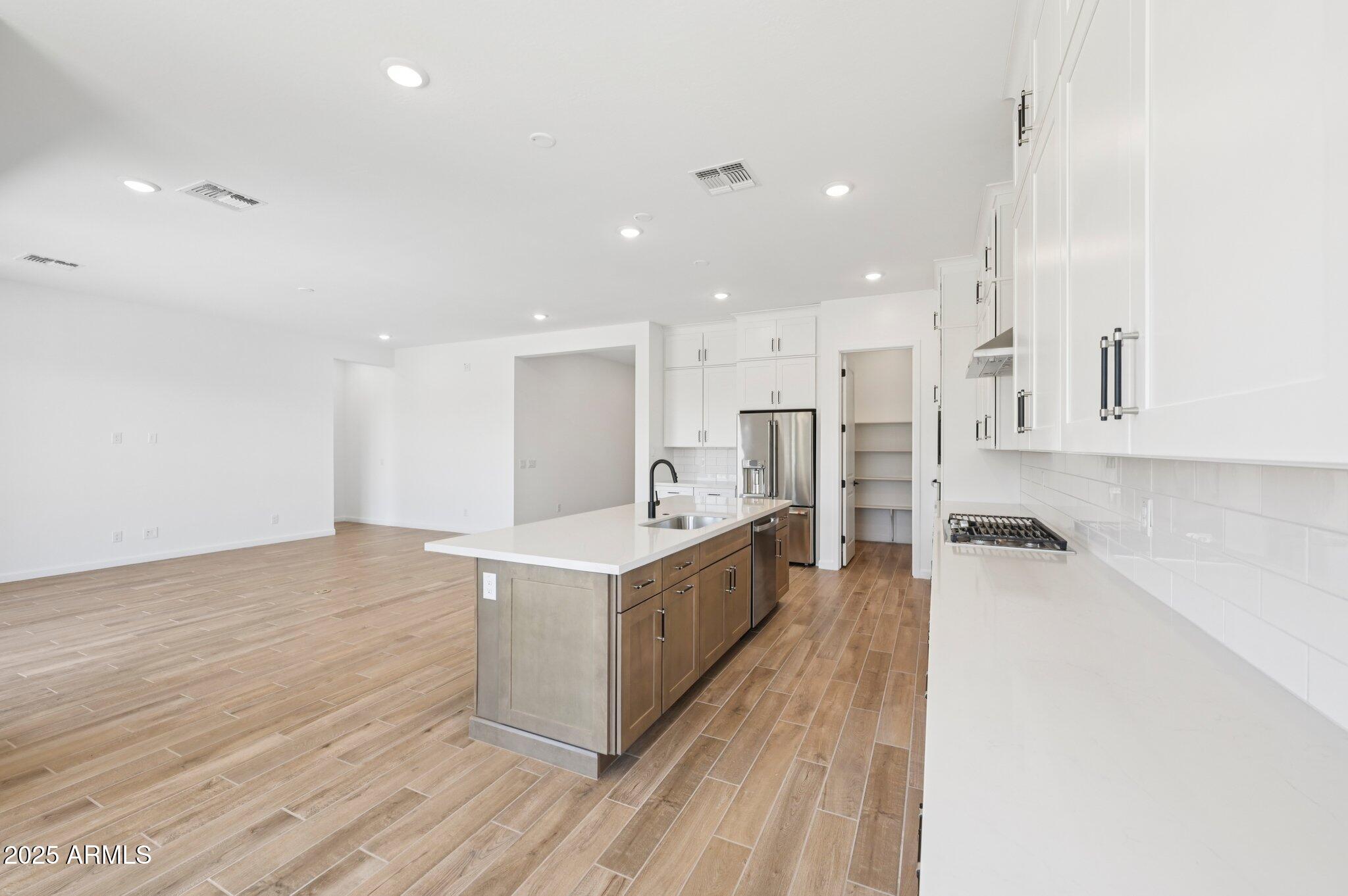 22961 E TWIN ACRES Drive