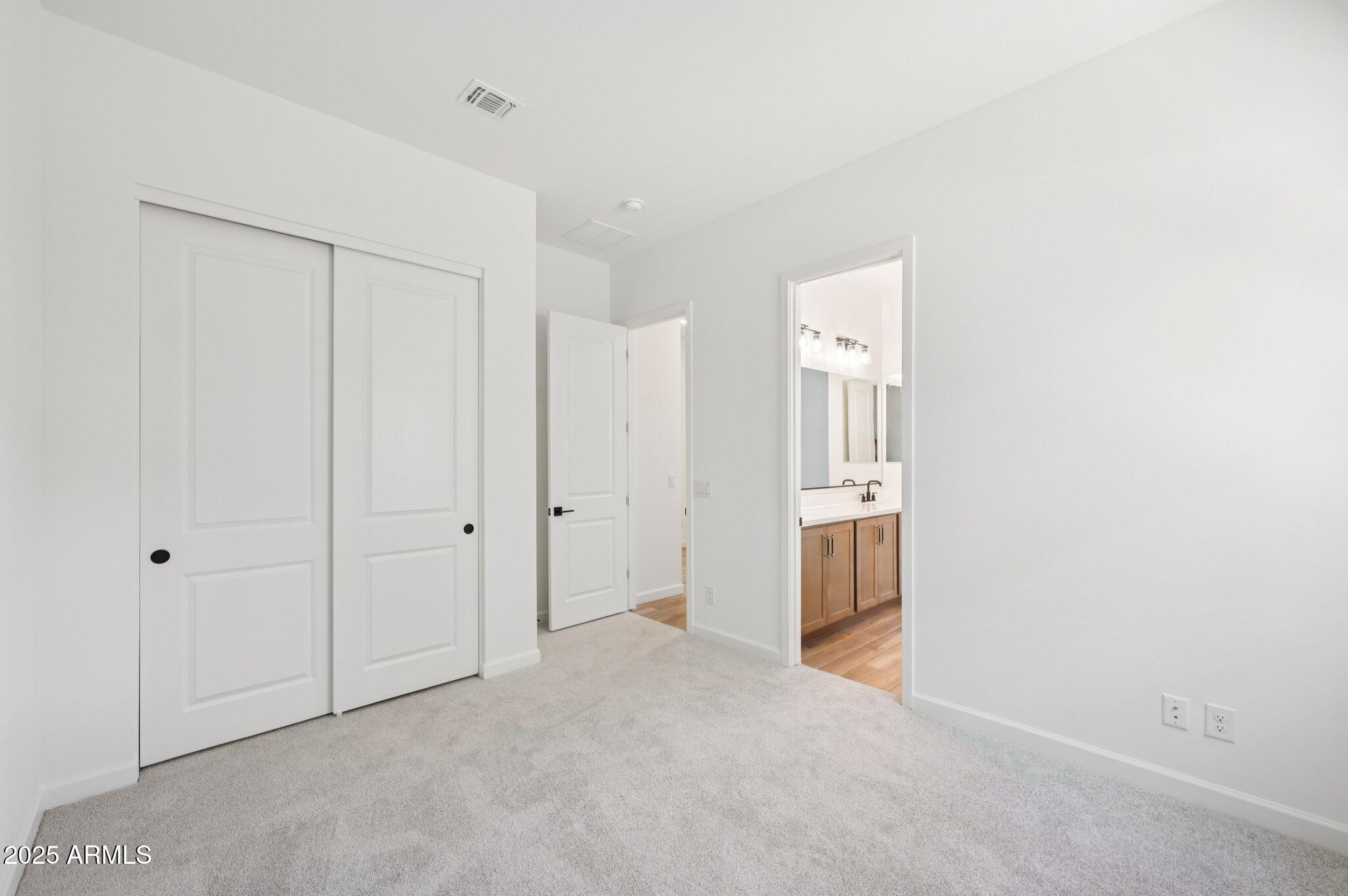 22961 E TWIN ACRES Drive