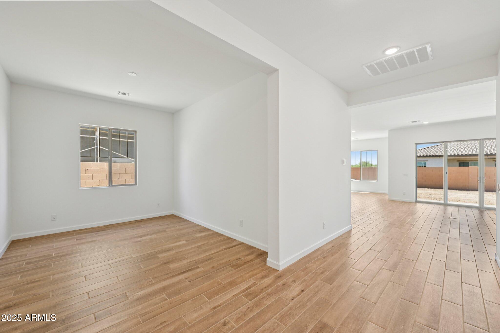 22961 E TWIN ACRES Drive