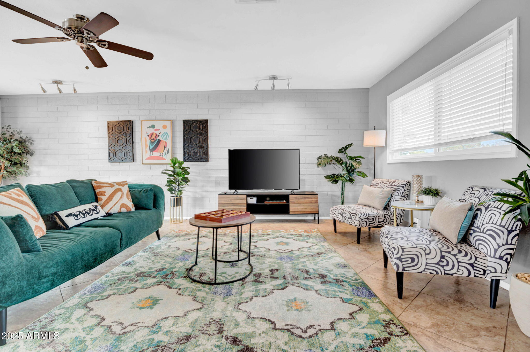 443 W MULBERRY Drive