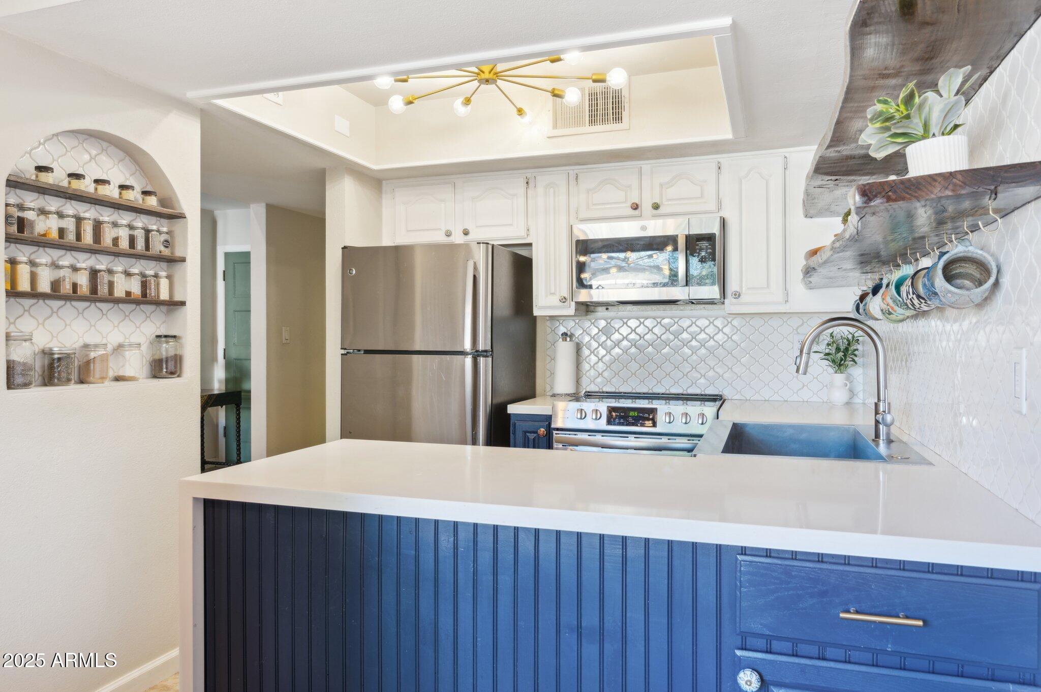 1920 E MARYLAND Avenue # 16