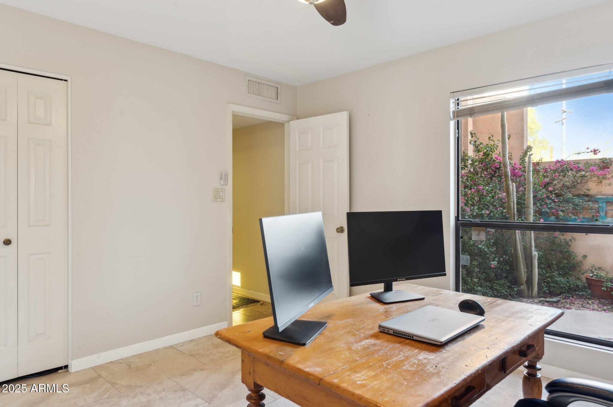 1920 E MARYLAND Avenue # 16