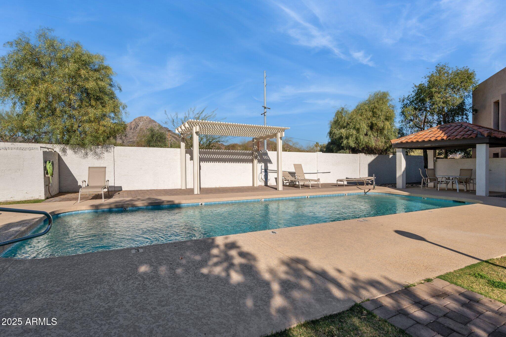 1920 E MARYLAND Avenue # 16