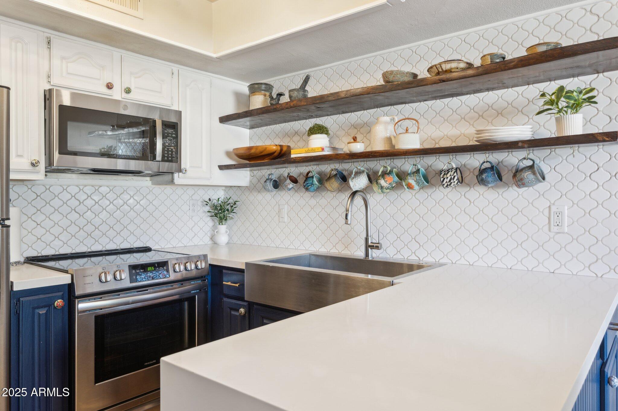 1920 E MARYLAND Avenue # 16