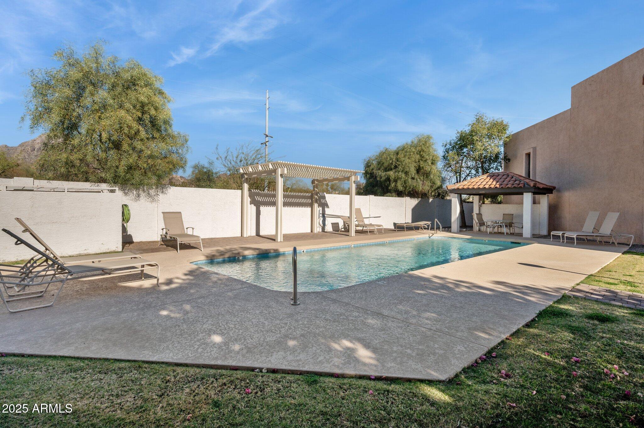 1920 E MARYLAND Avenue # 16