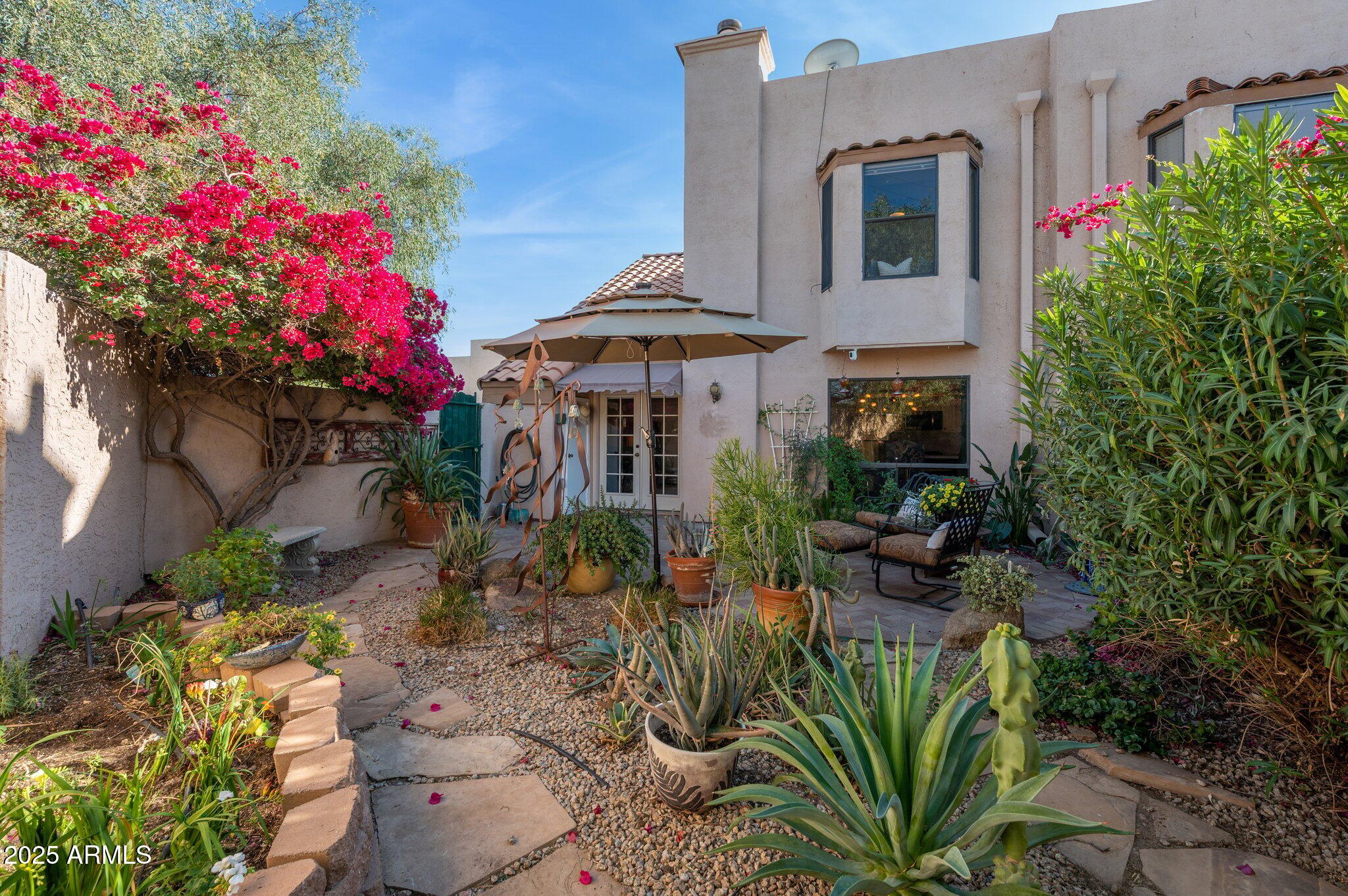 1920 E MARYLAND Avenue # 16