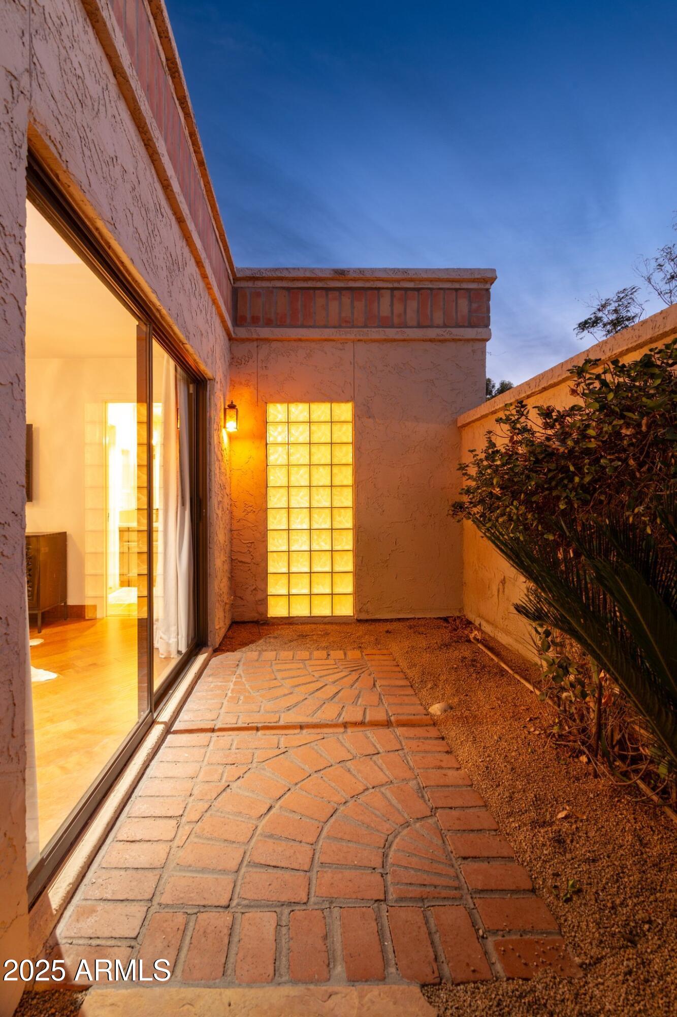 2548 E VERMONT Avenue