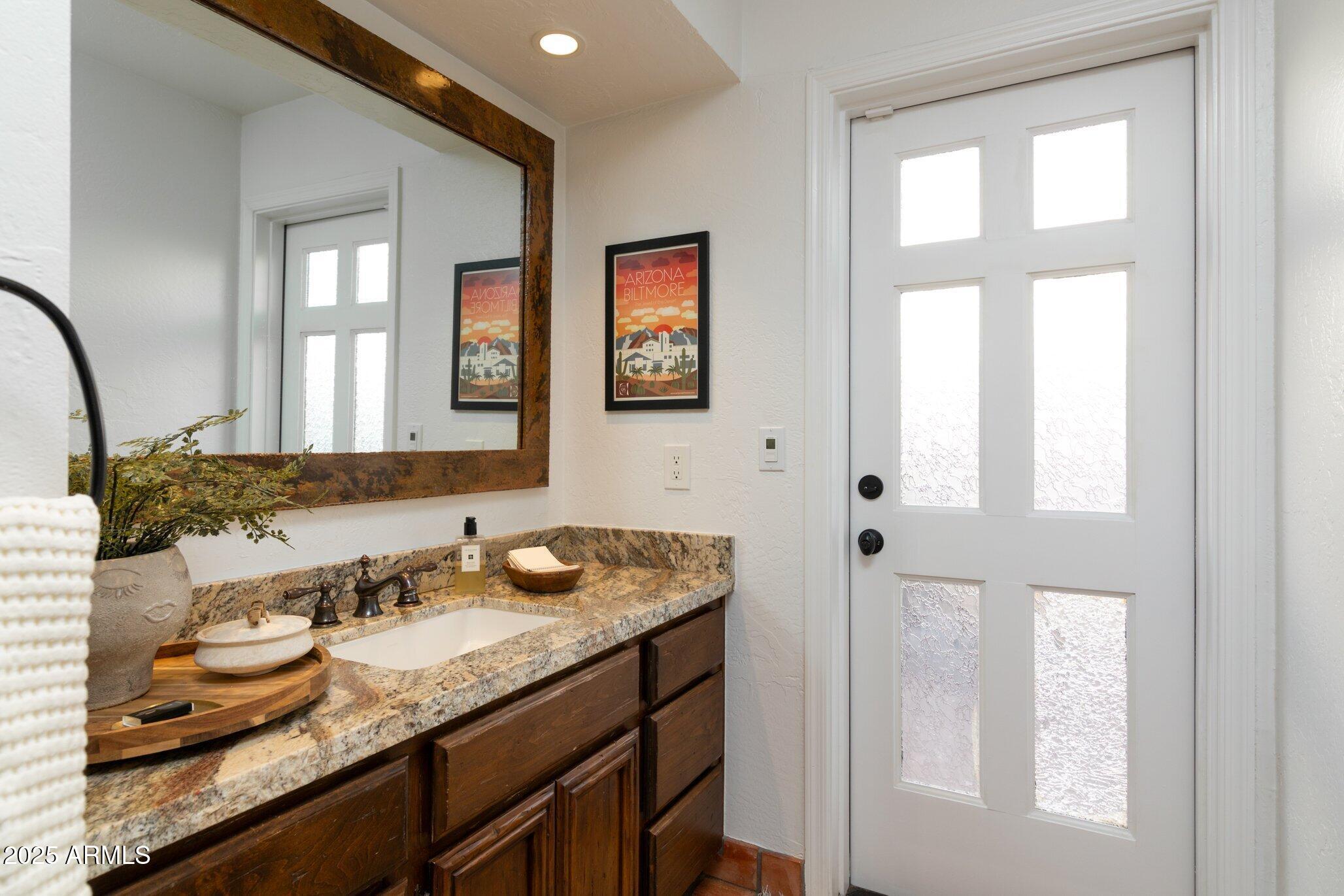 2548 E VERMONT Avenue