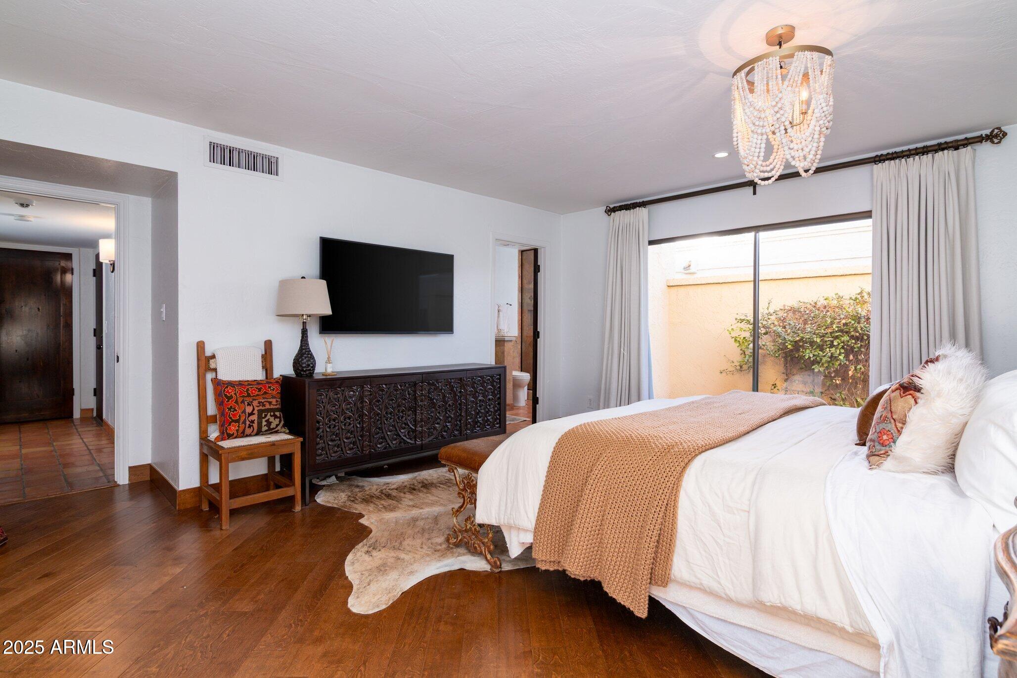 2548 E VERMONT Avenue