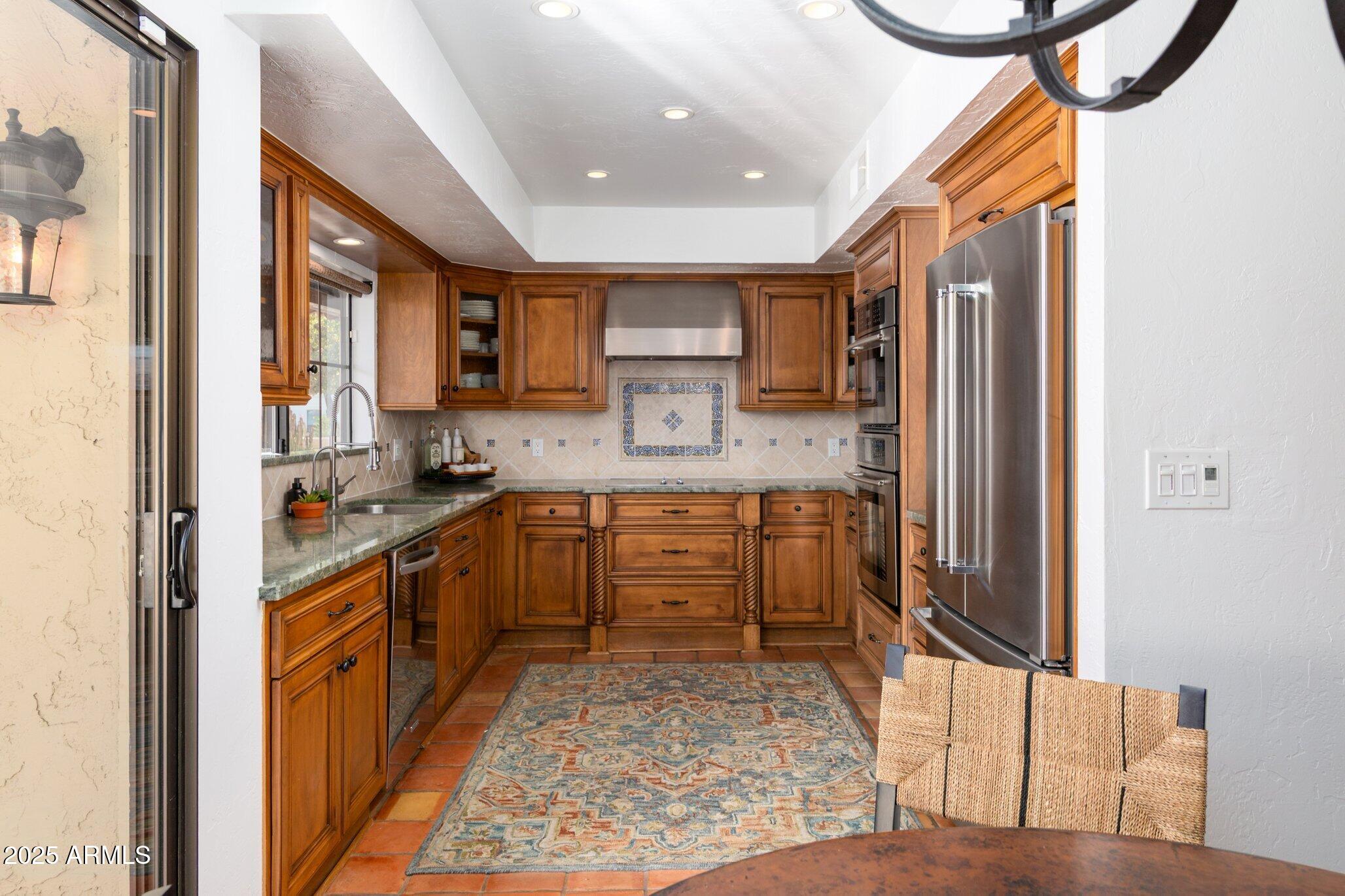 2548 E VERMONT Avenue