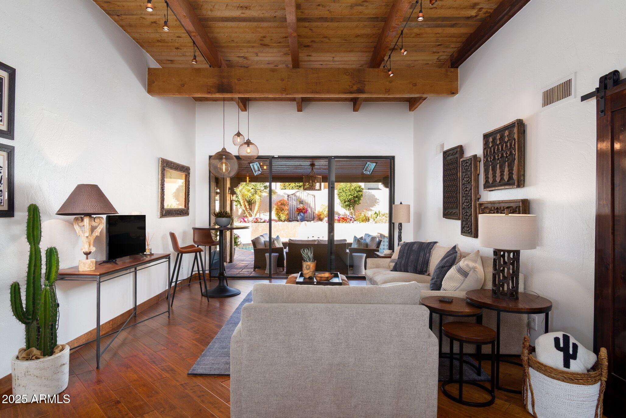 2548 E VERMONT Avenue