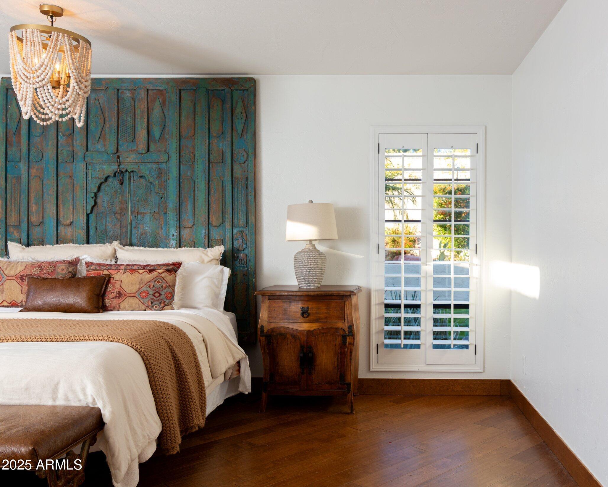 2548 E VERMONT Avenue