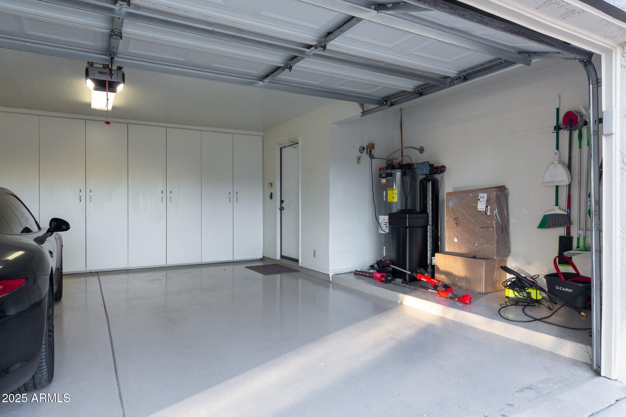 2548 E VERMONT Avenue