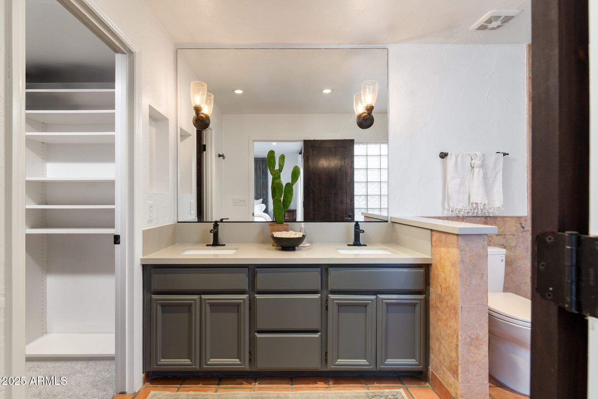 2548 E VERMONT Avenue