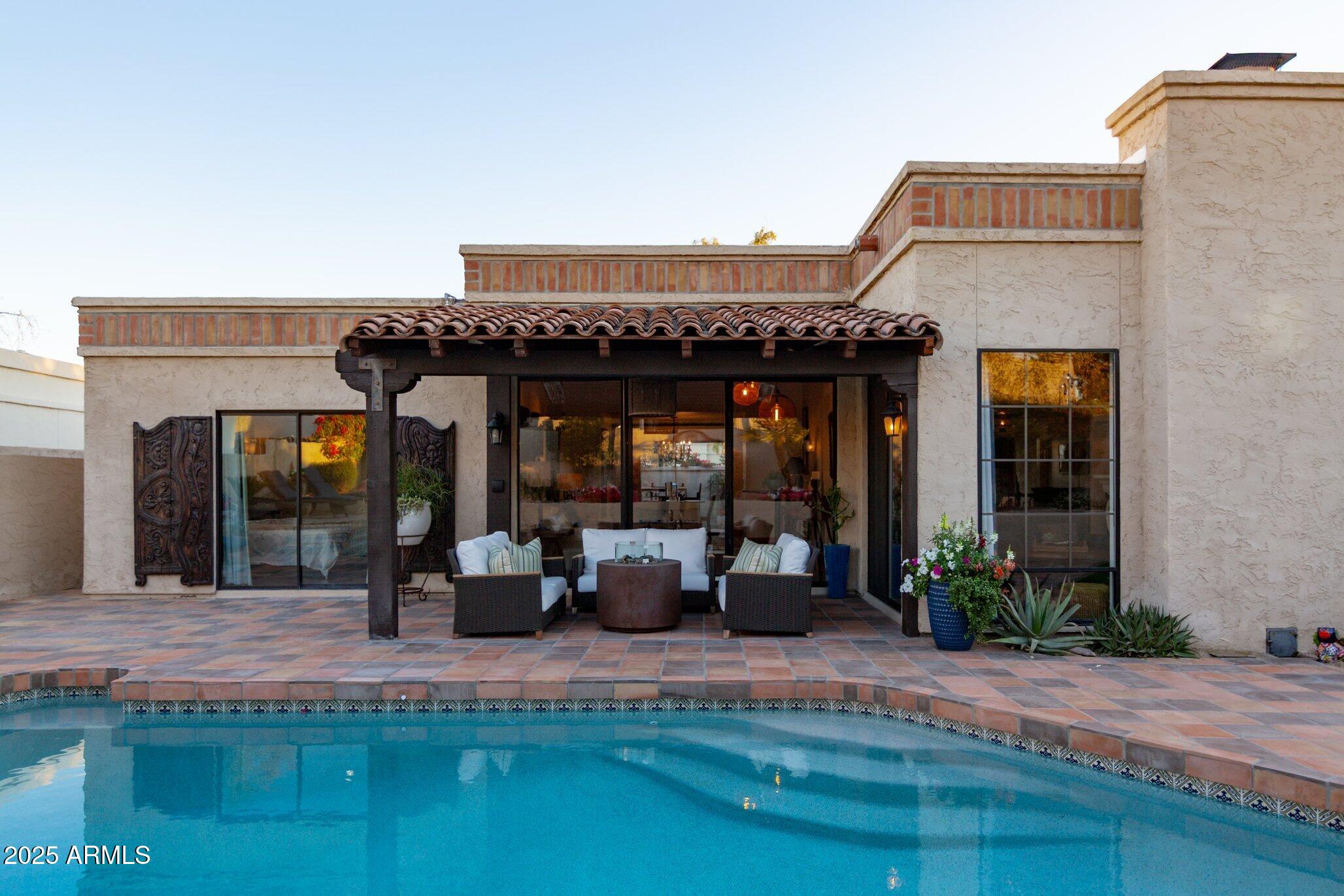 2548 E VERMONT Avenue