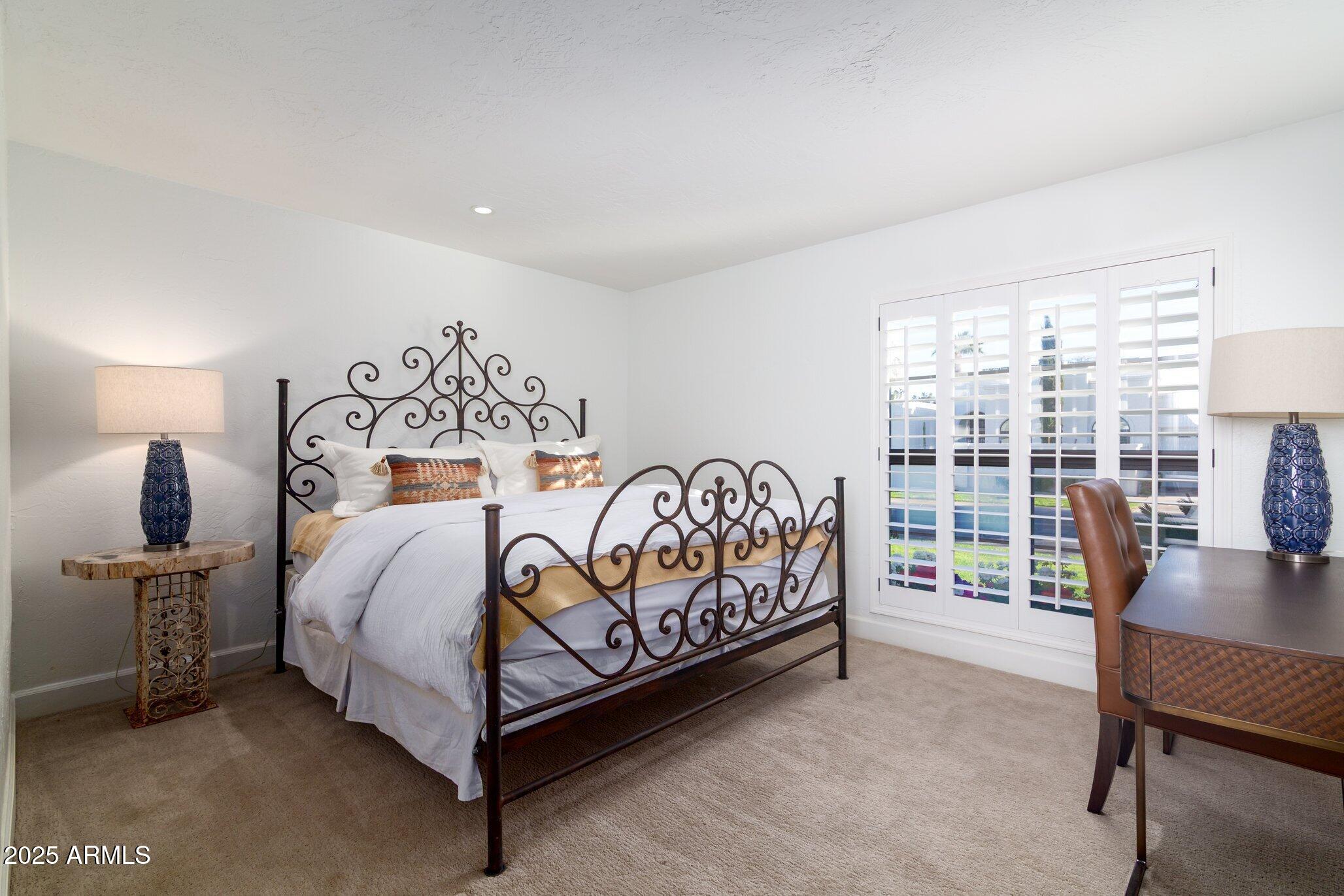 2548 E VERMONT Avenue