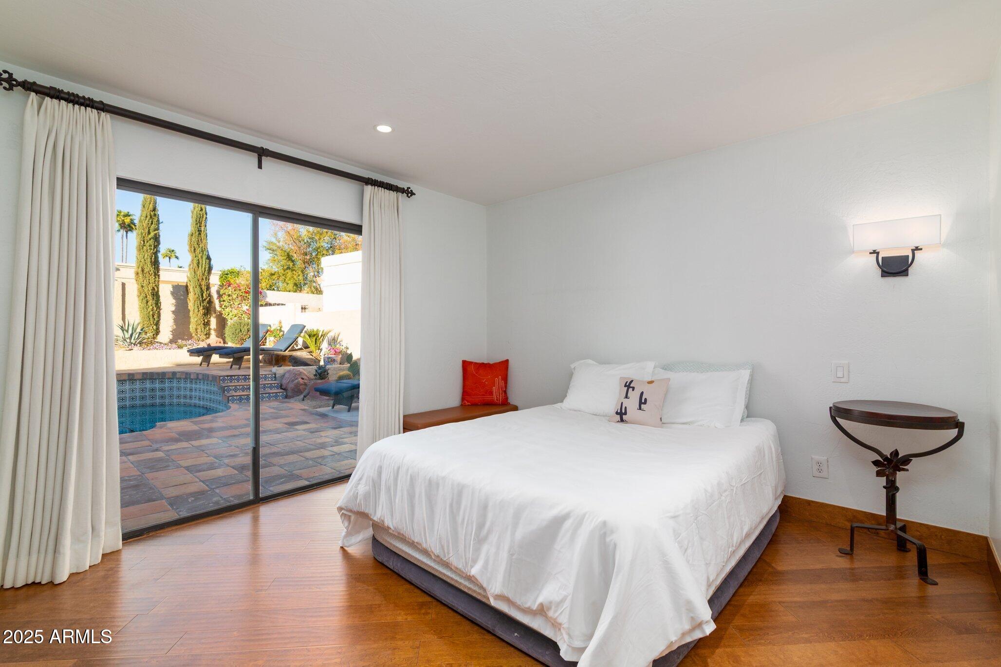 2548 E VERMONT Avenue