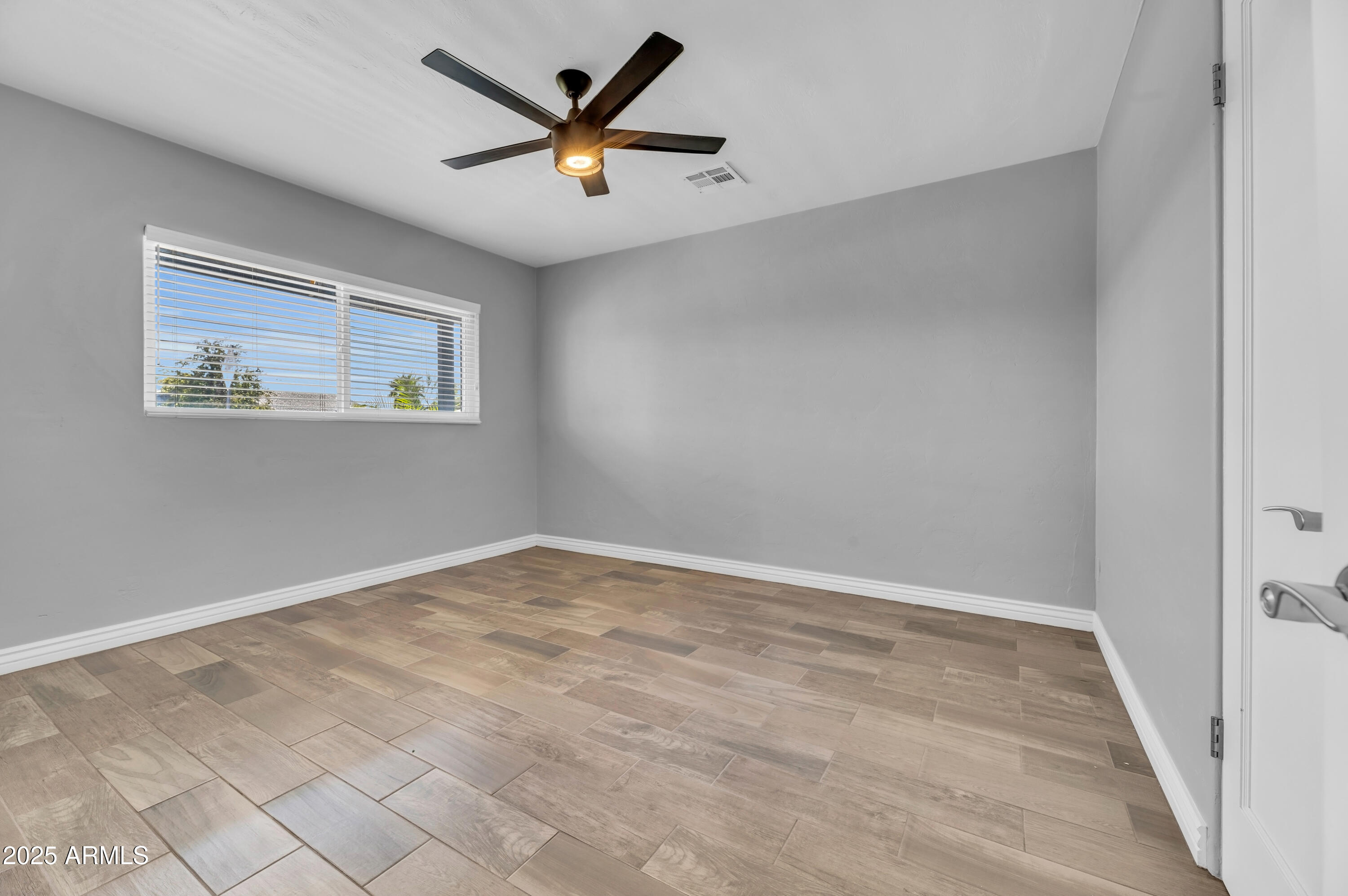 1942 E MITCHELL Drive