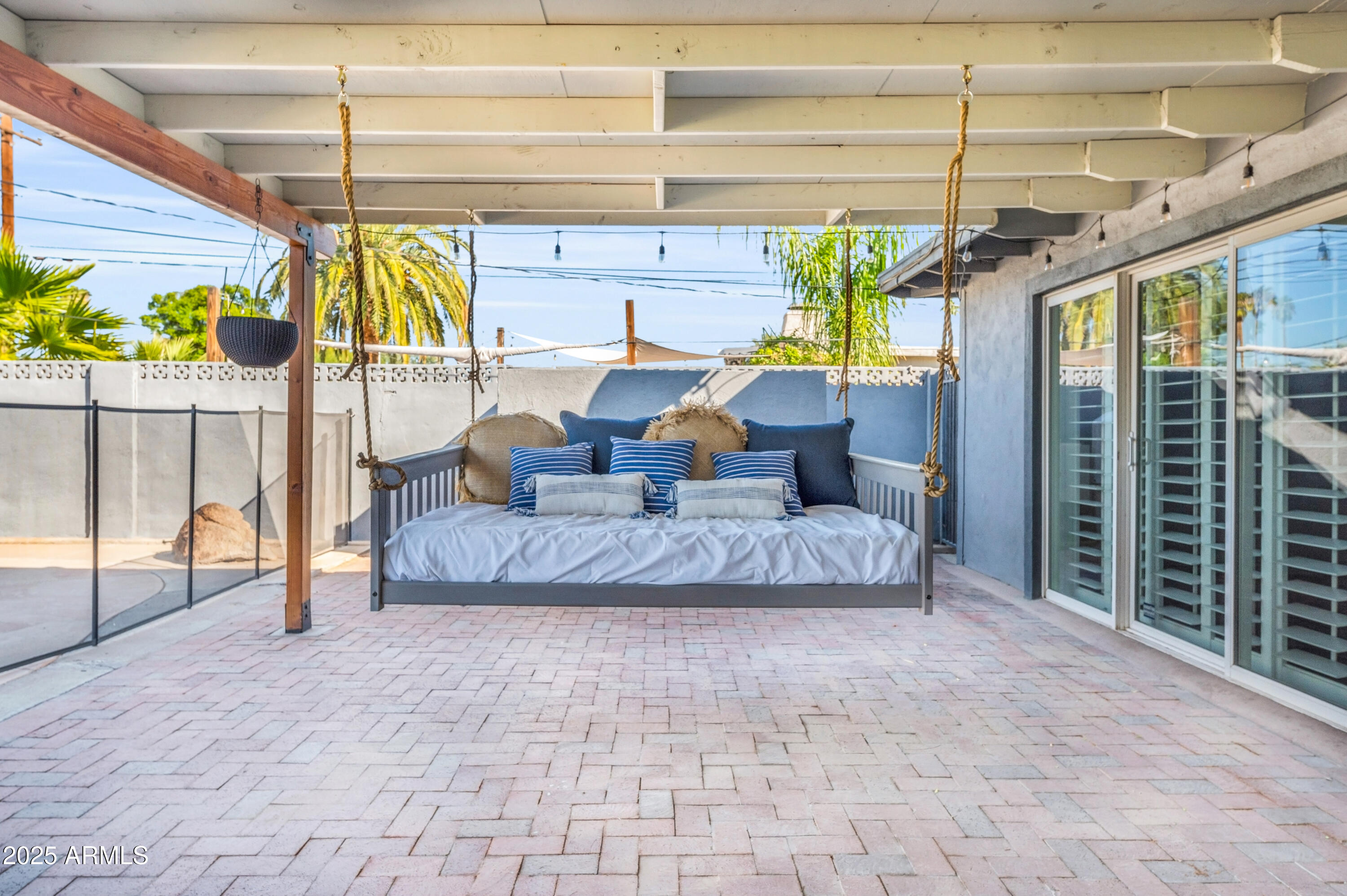 1942 E MITCHELL Drive