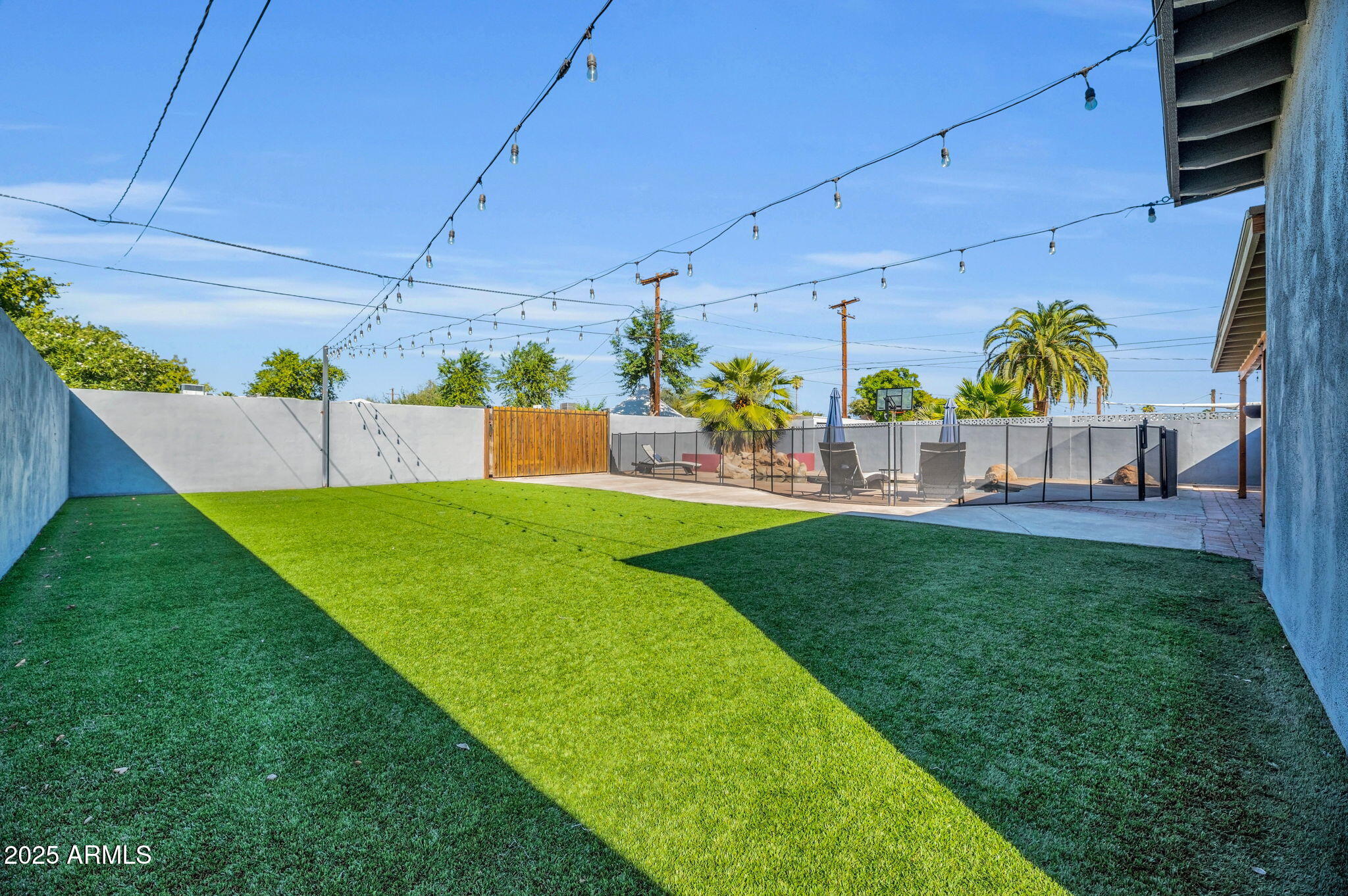 1942 E MITCHELL Drive