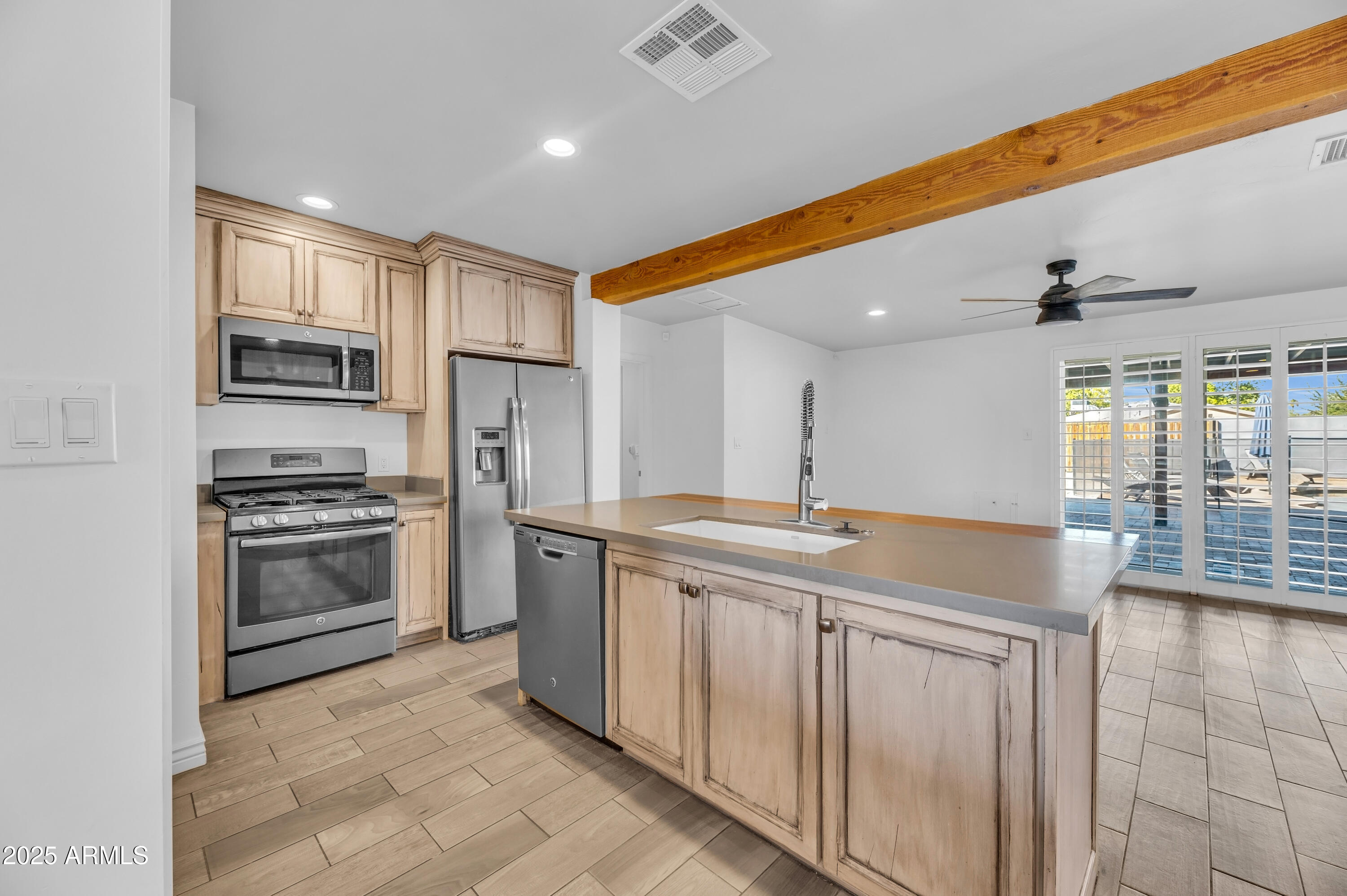 1942 E MITCHELL Drive