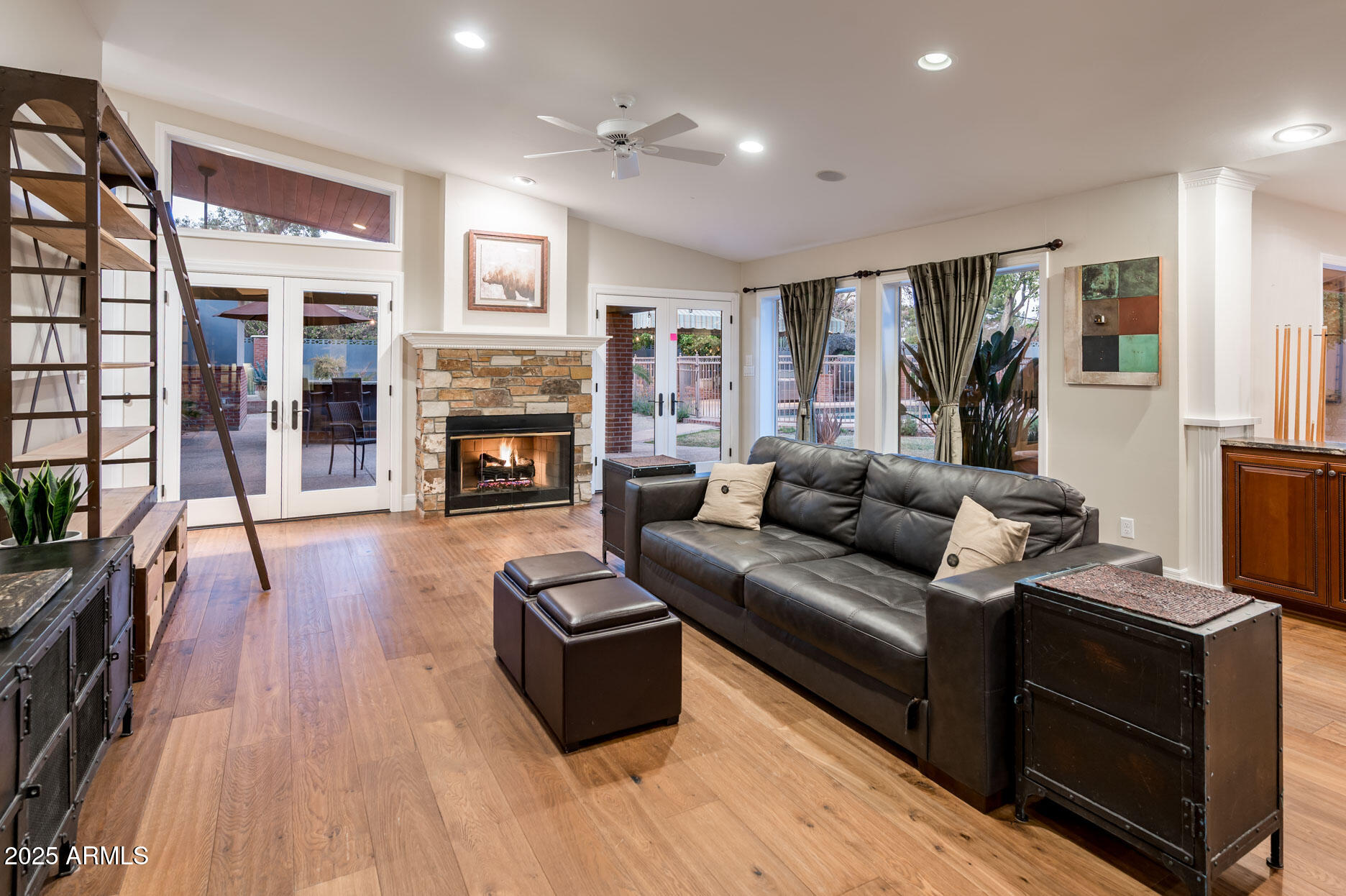 220 W SAN JUAN Avenue