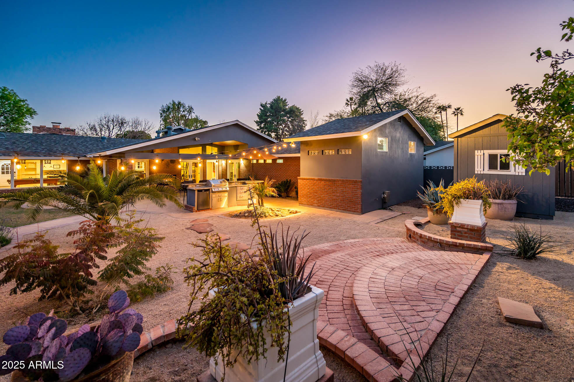 220 W SAN JUAN Avenue