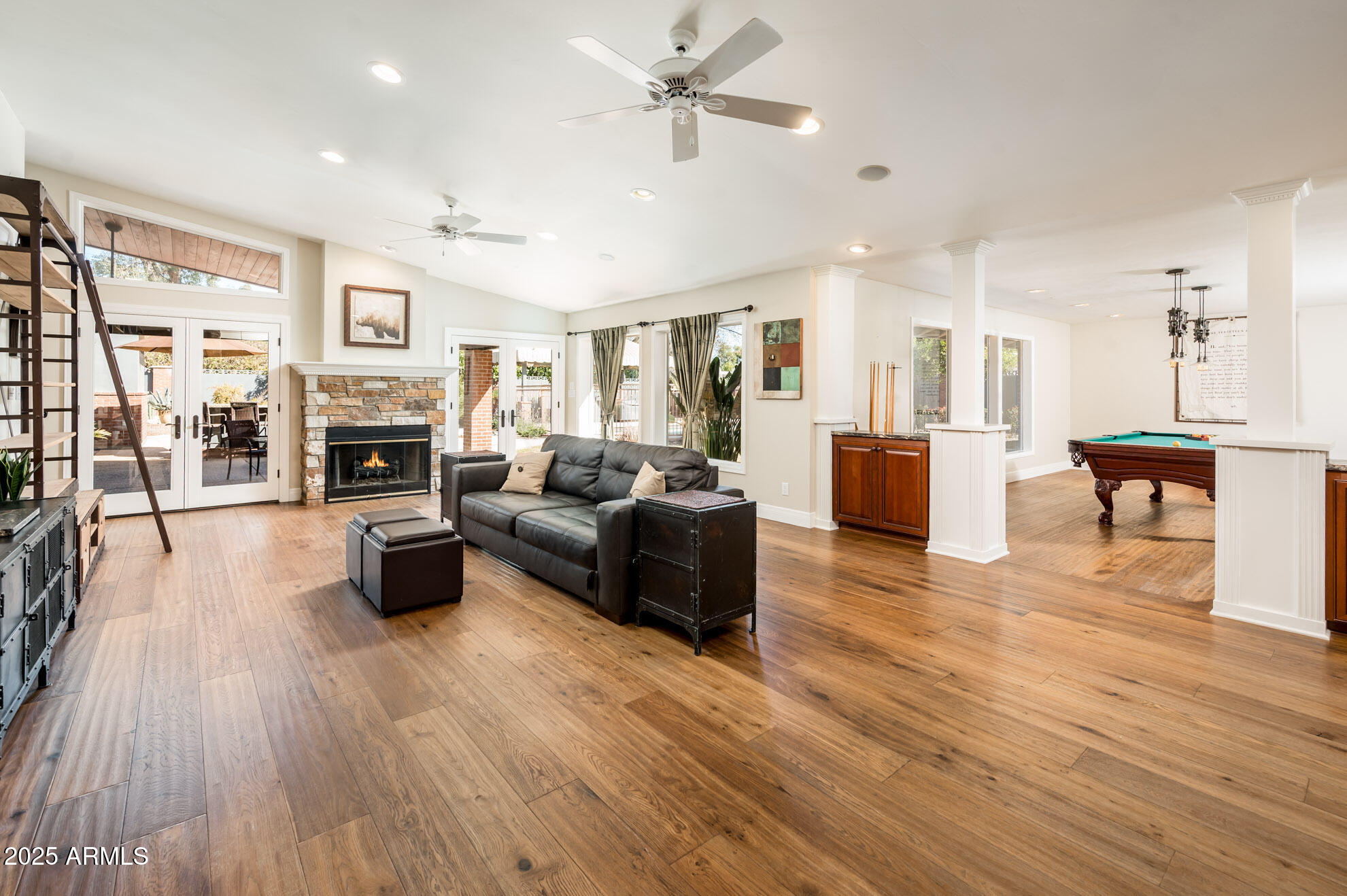 220 W SAN JUAN Avenue