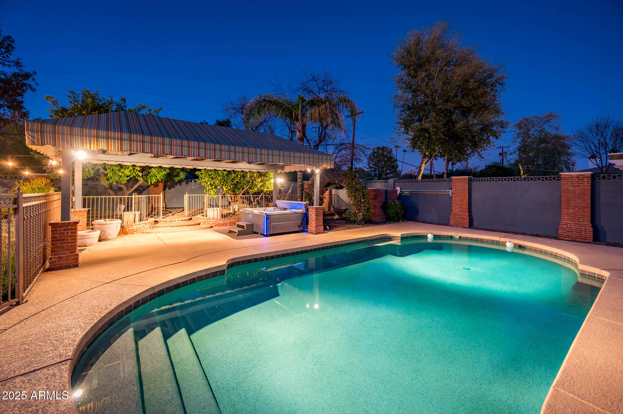 220 W SAN JUAN Avenue