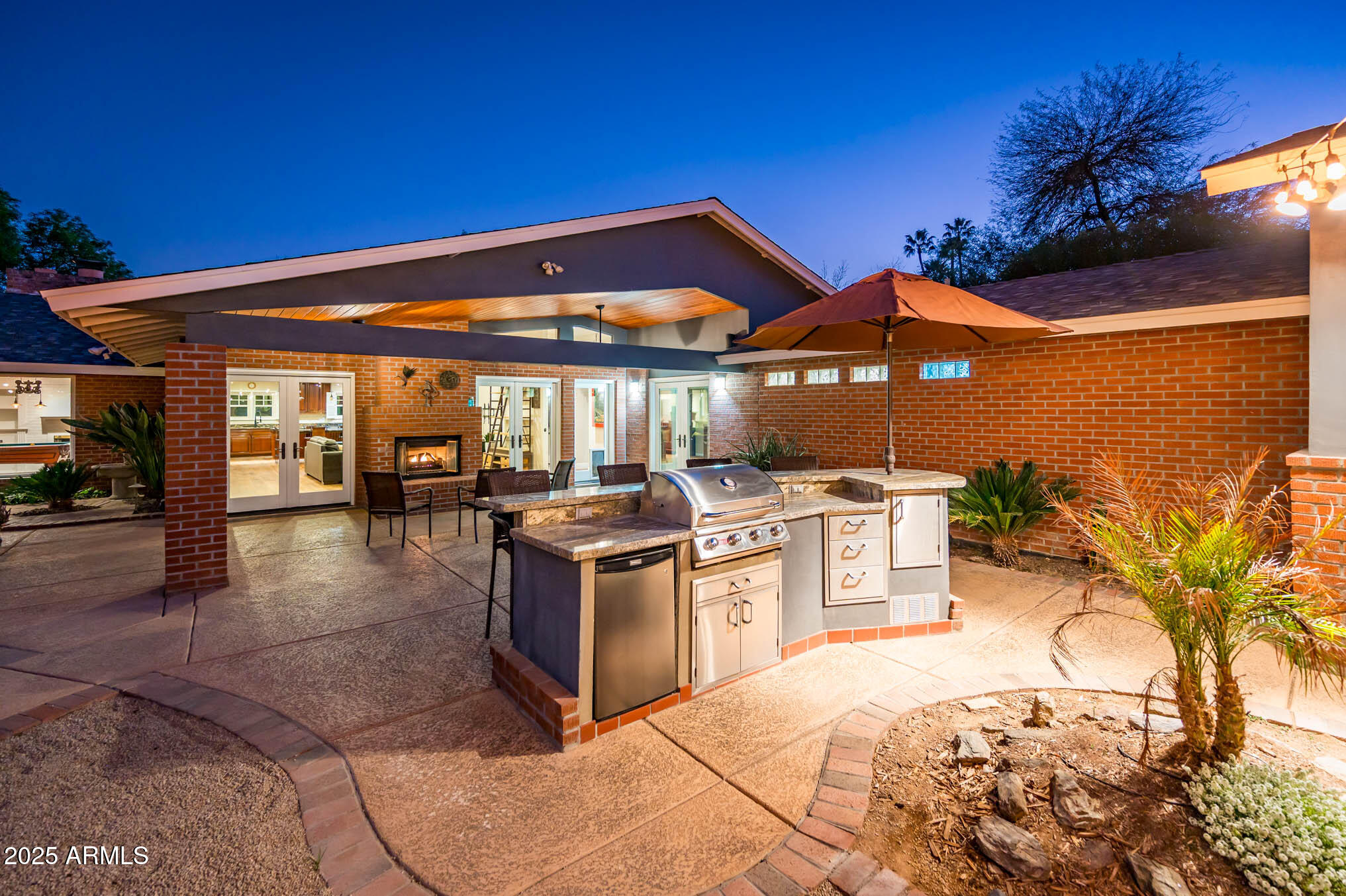 220 W SAN JUAN Avenue