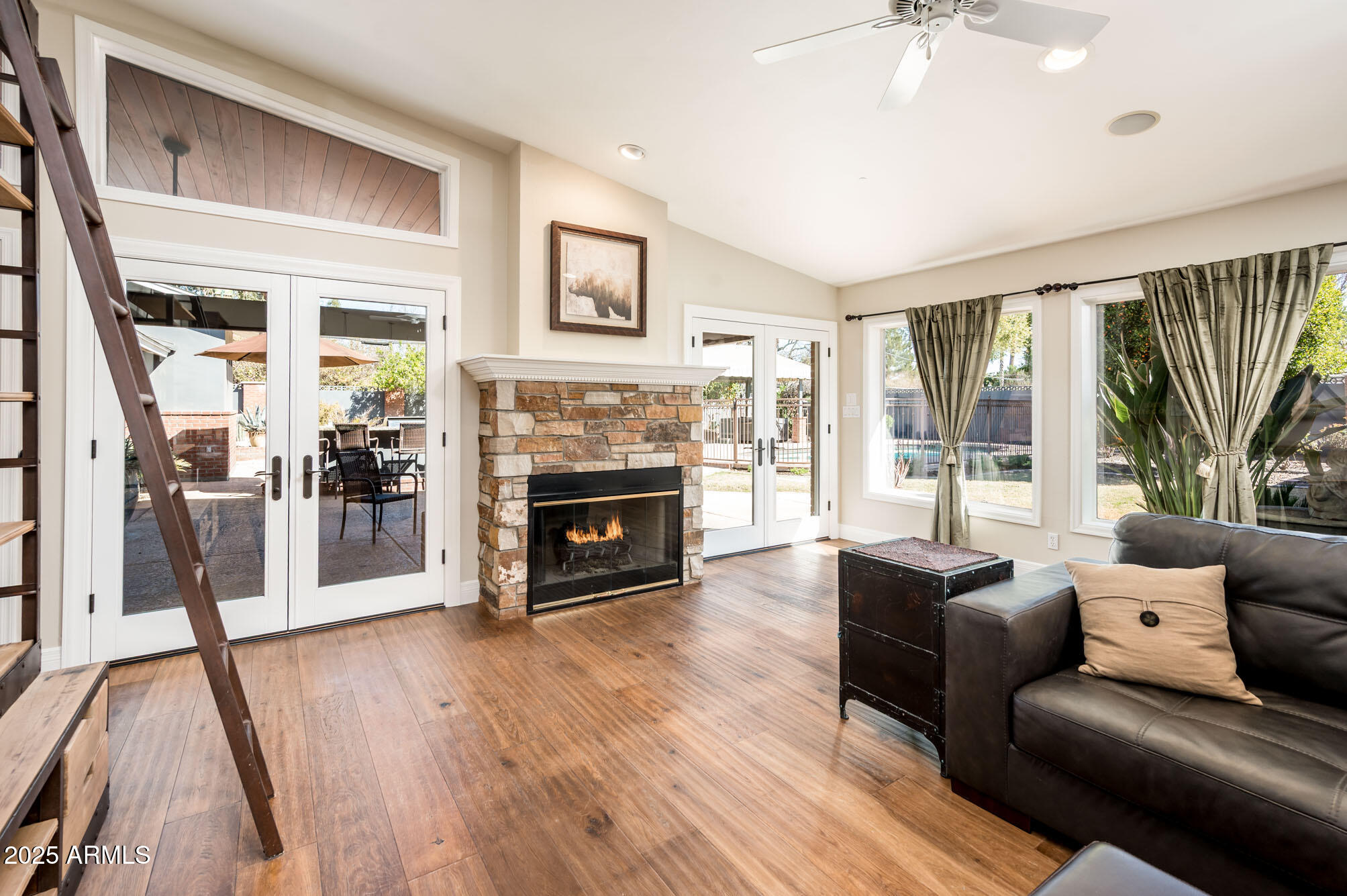 220 W SAN JUAN Avenue