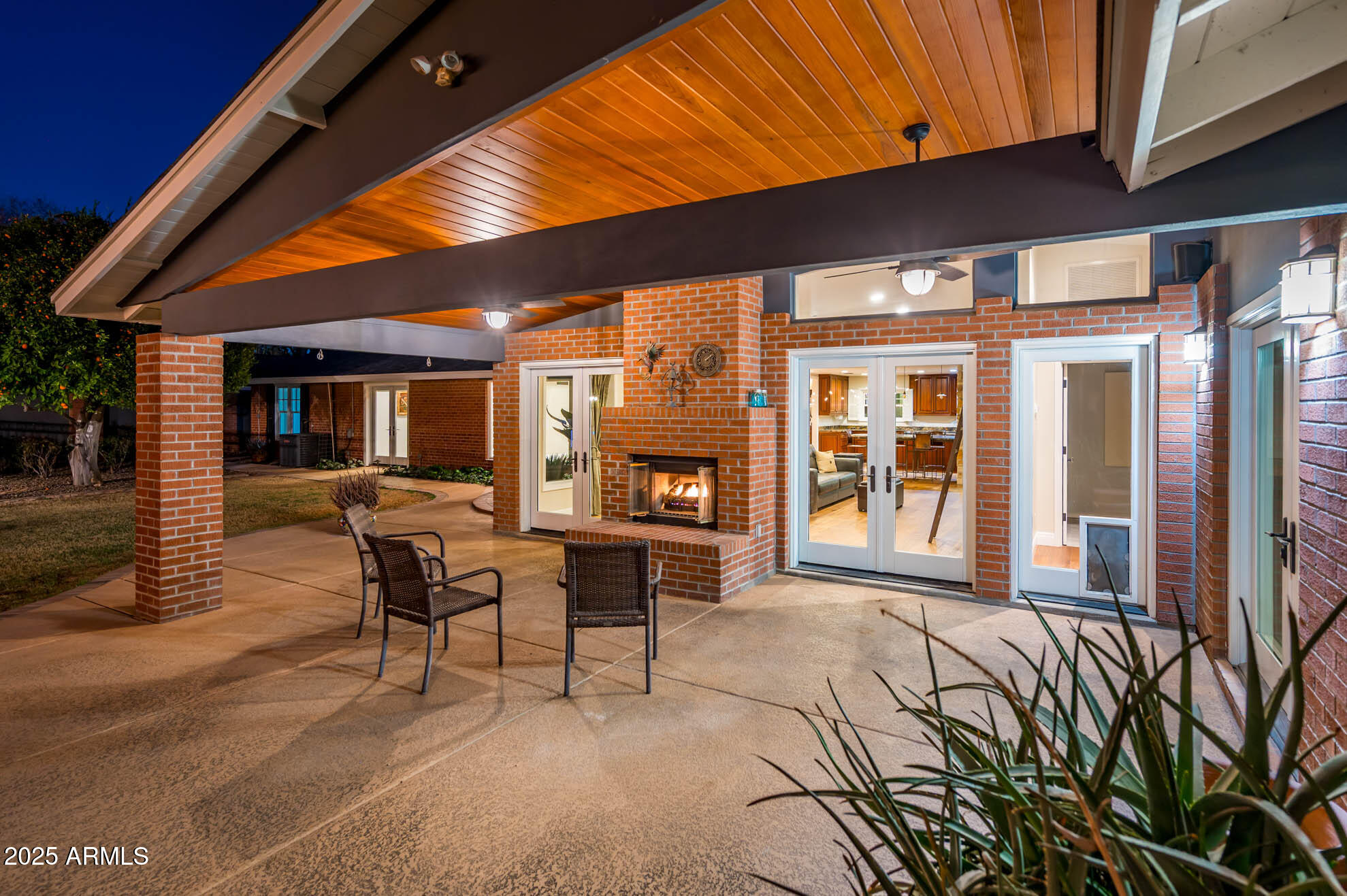 220 W SAN JUAN Avenue