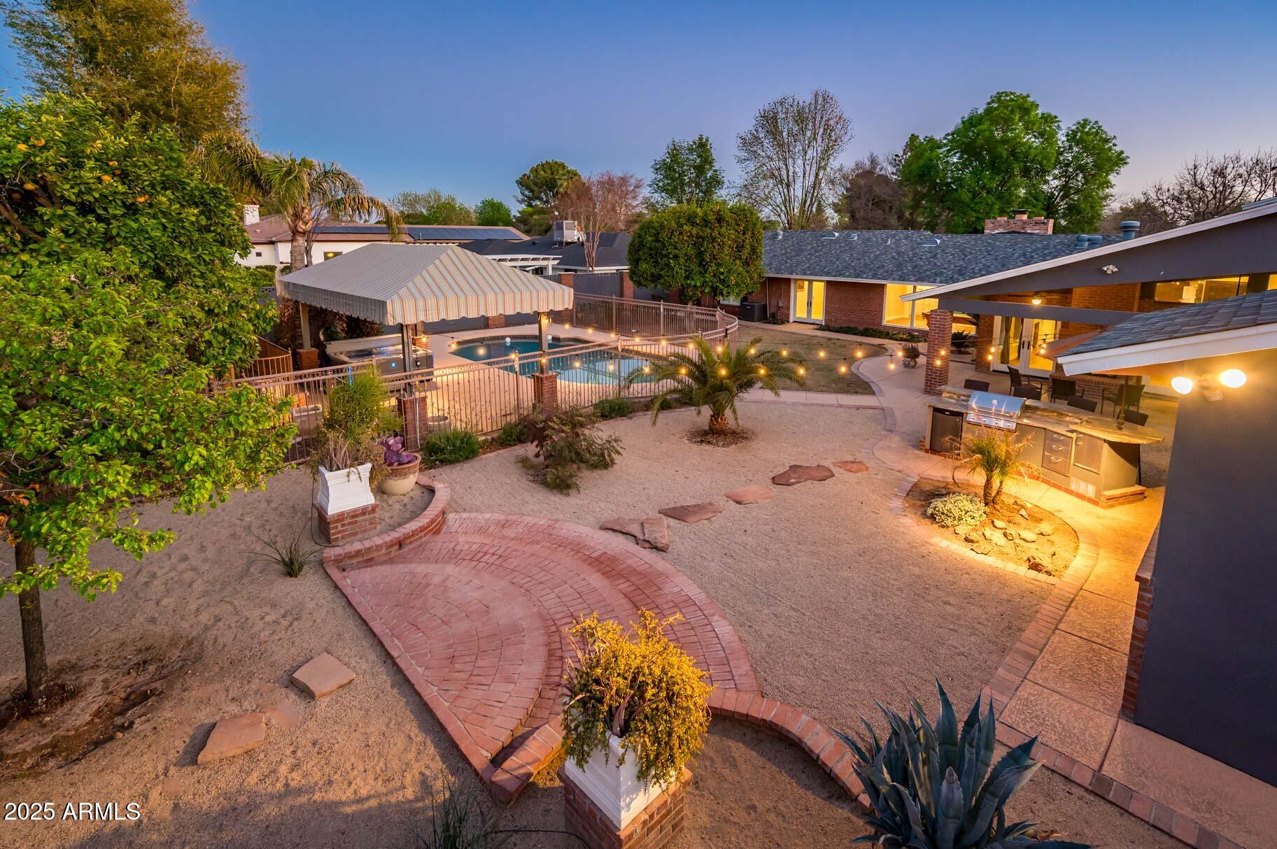 220 W SAN JUAN Avenue