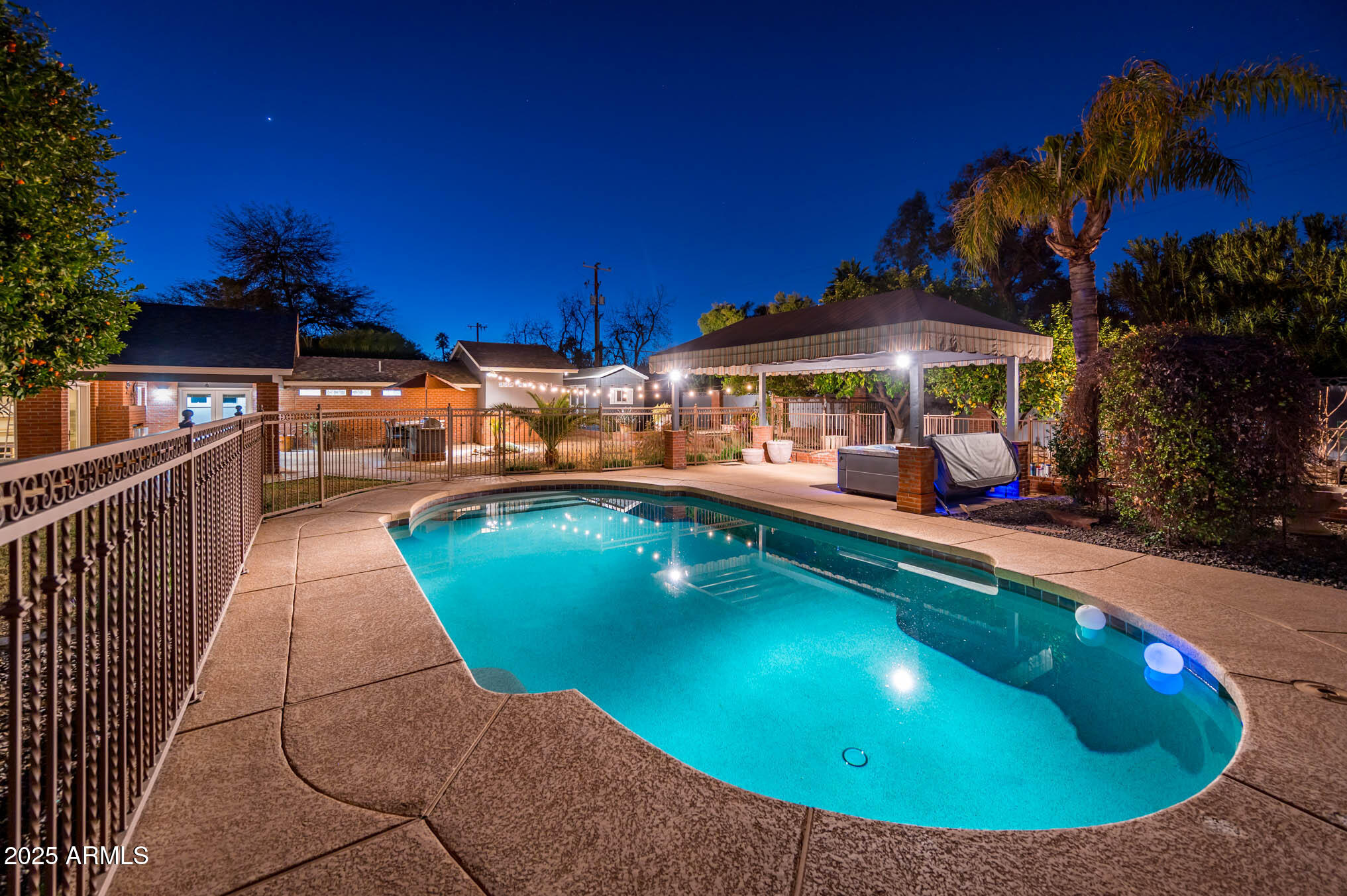 220 W SAN JUAN Avenue