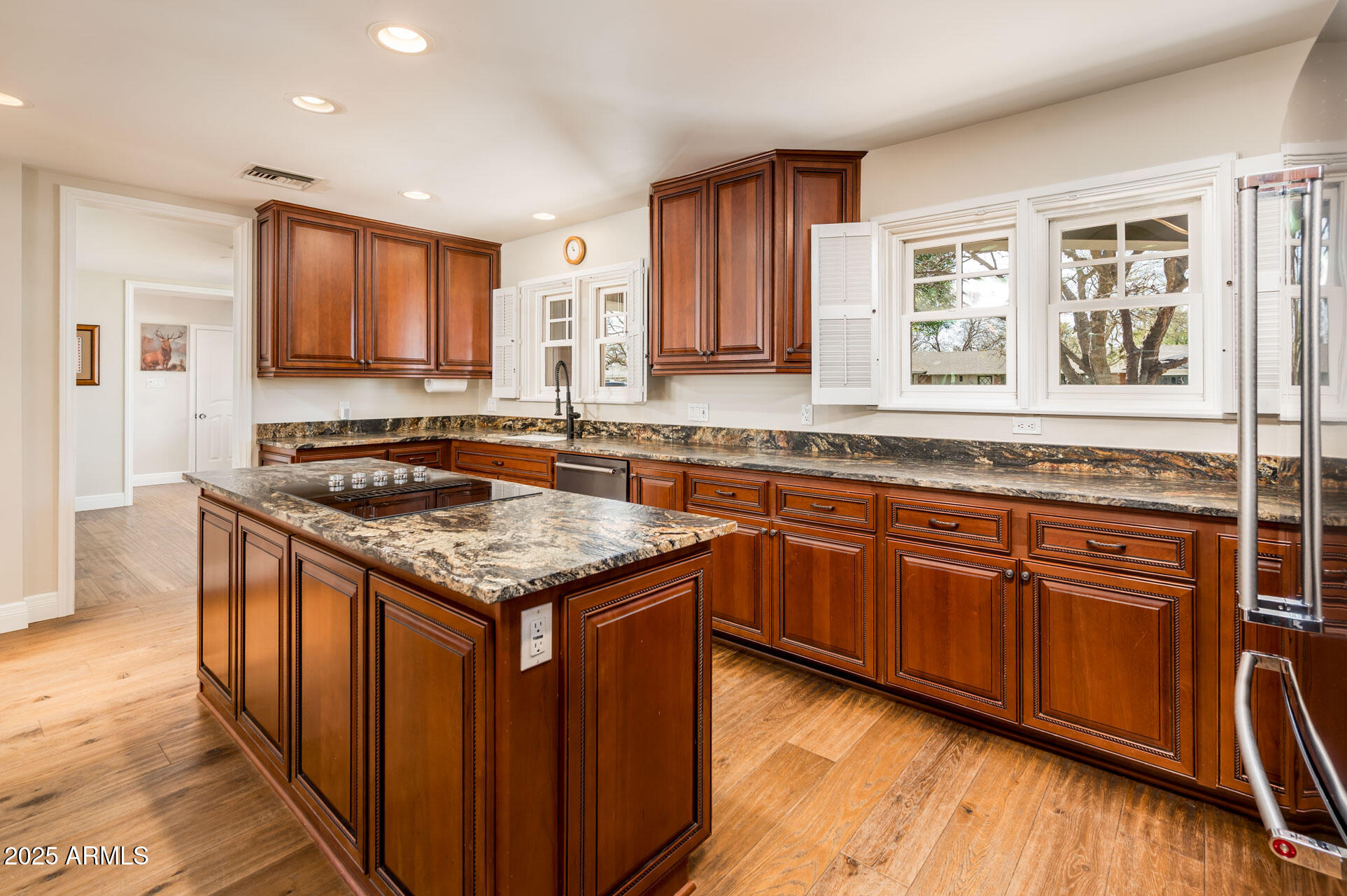 220 W SAN JUAN Avenue