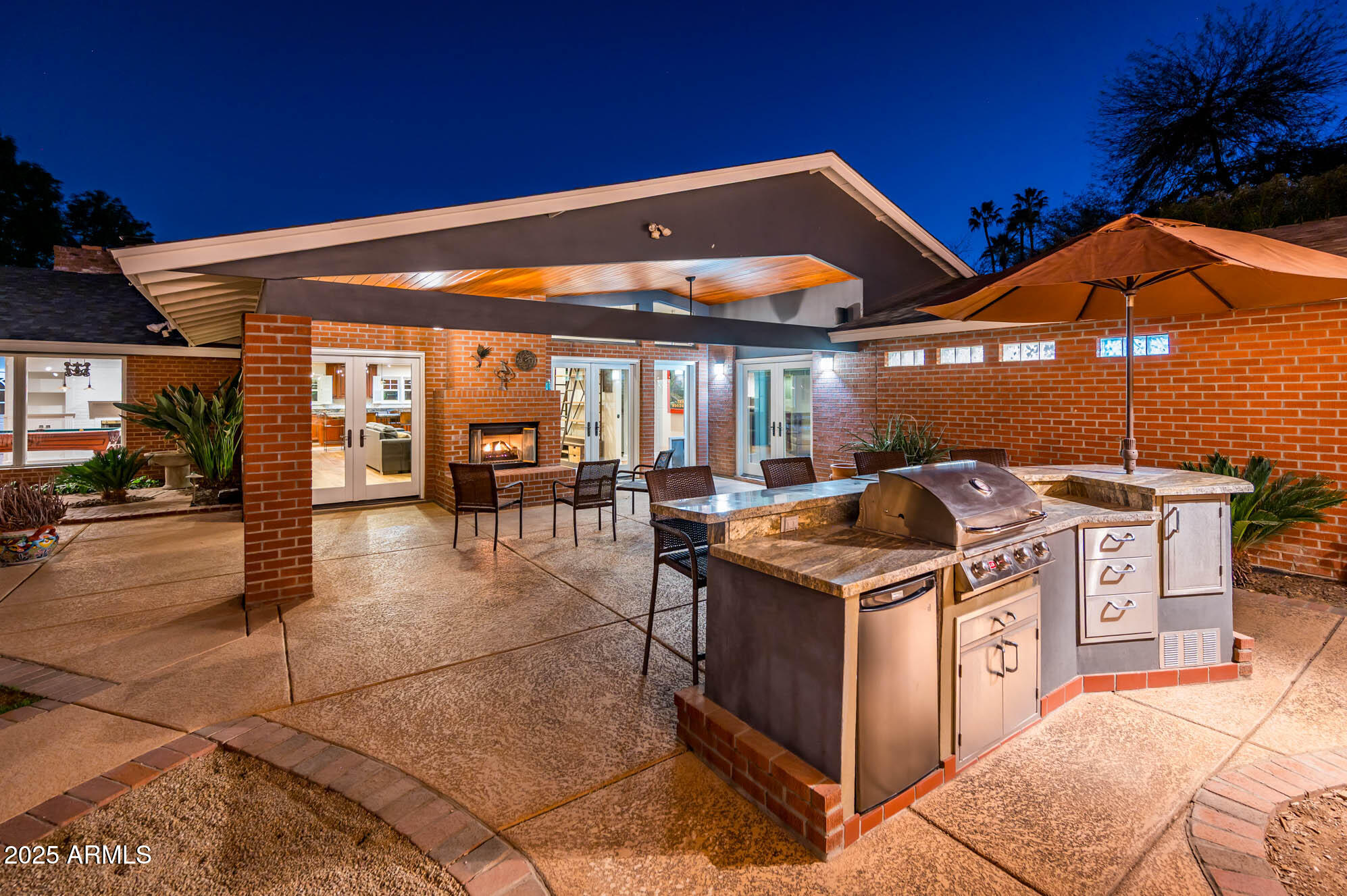 220 W SAN JUAN Avenue