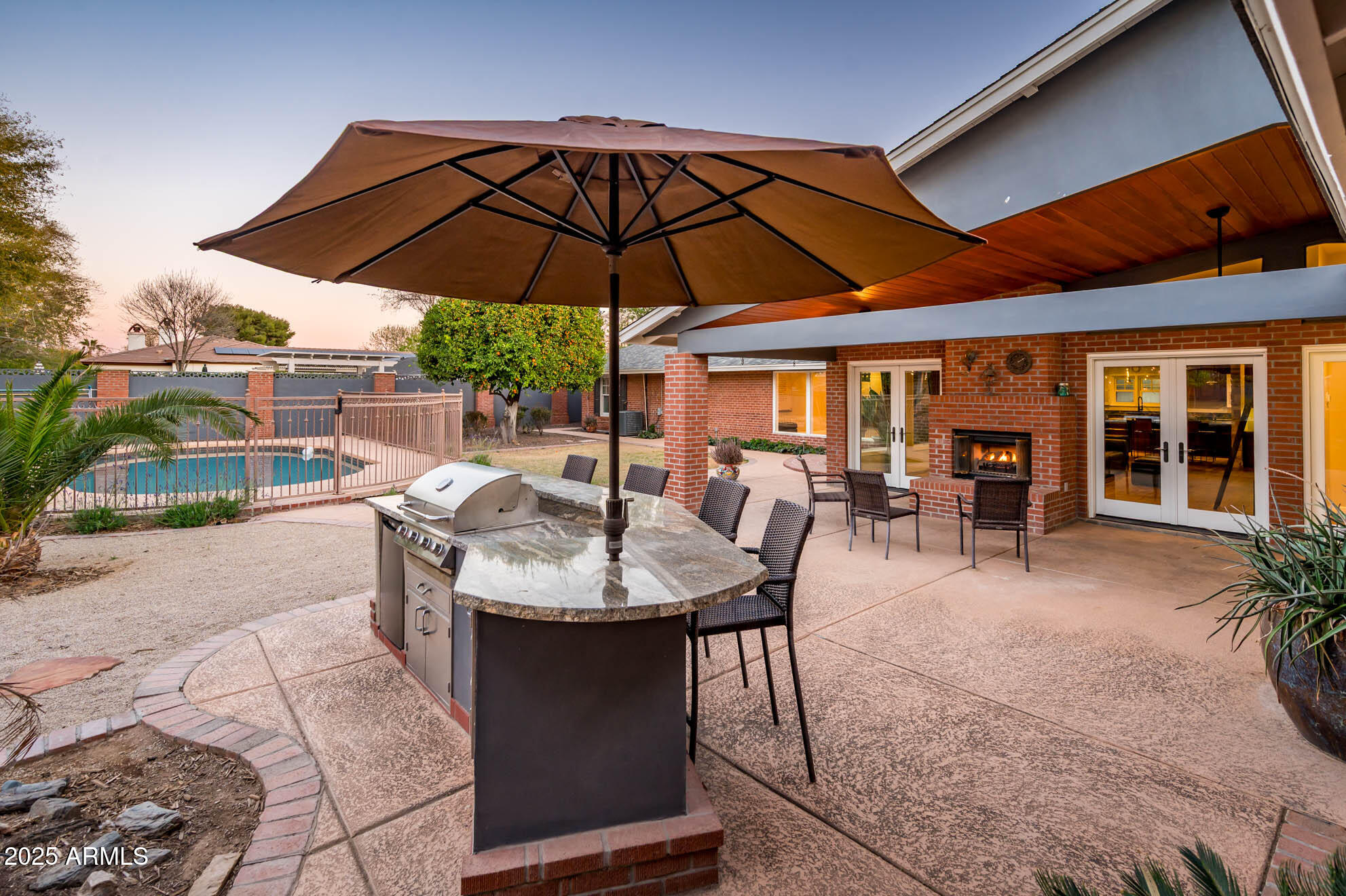 220 W SAN JUAN Avenue