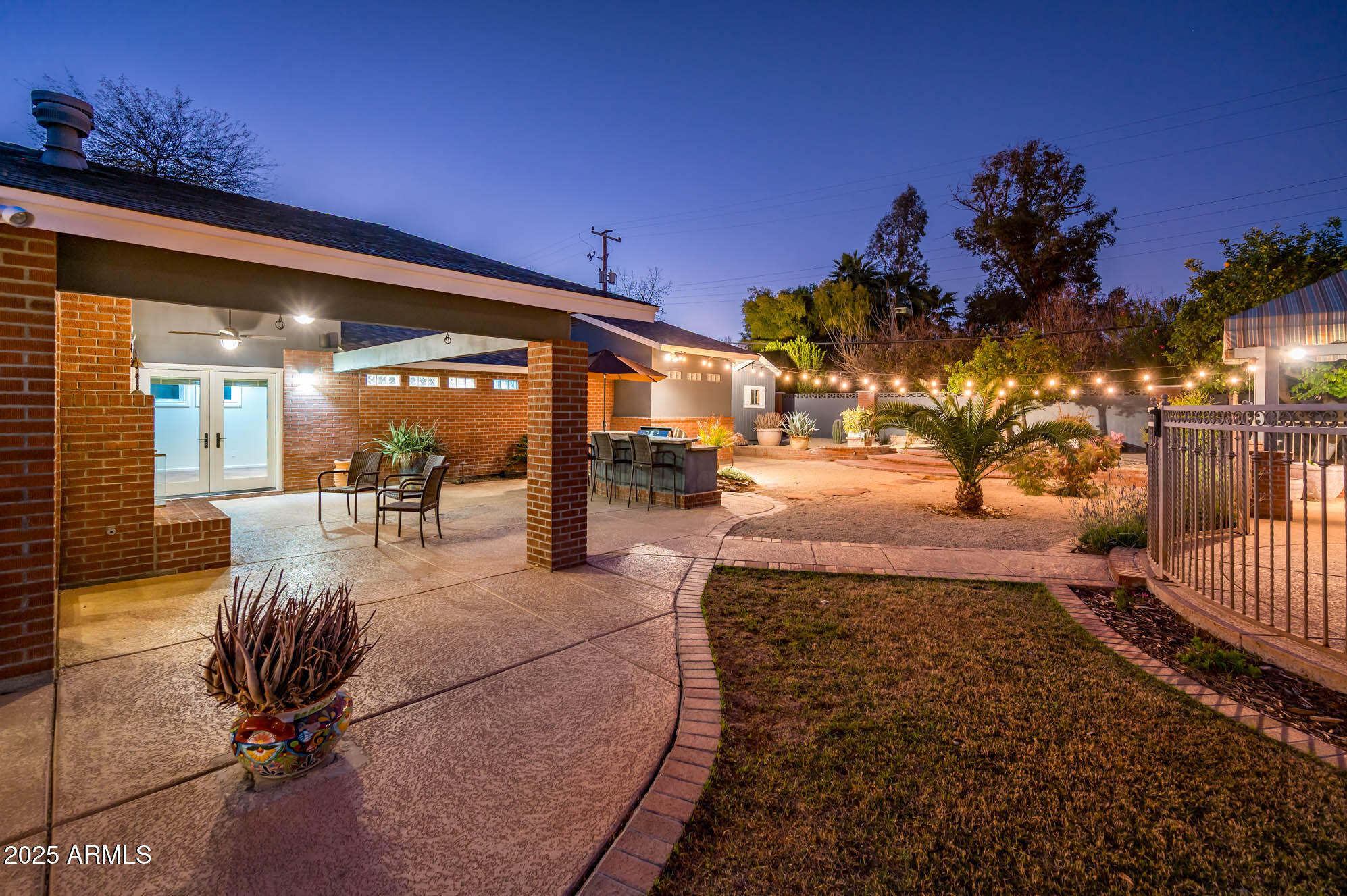 220 W SAN JUAN Avenue