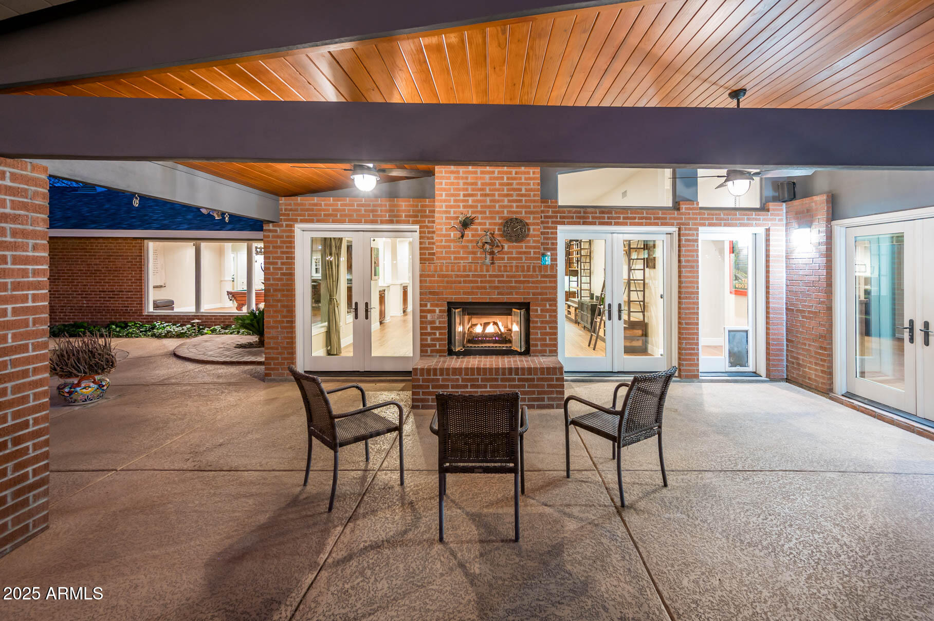 220 W SAN JUAN Avenue