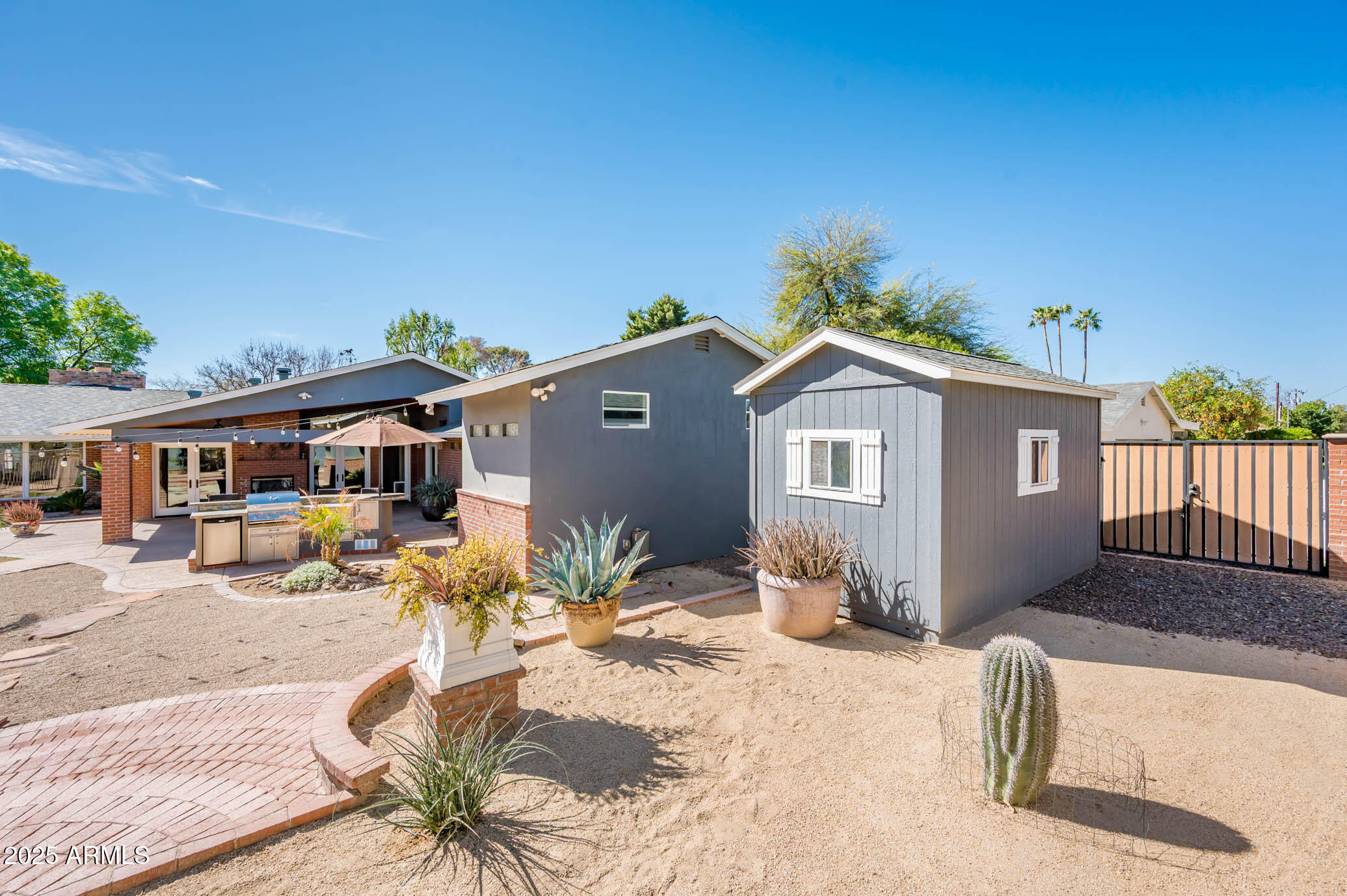 220 W SAN JUAN Avenue