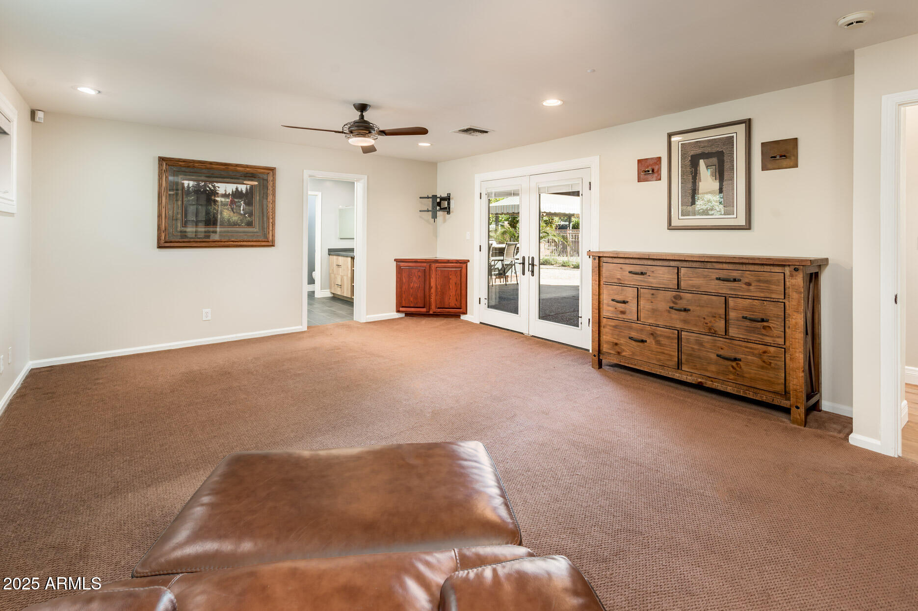 220 W SAN JUAN Avenue