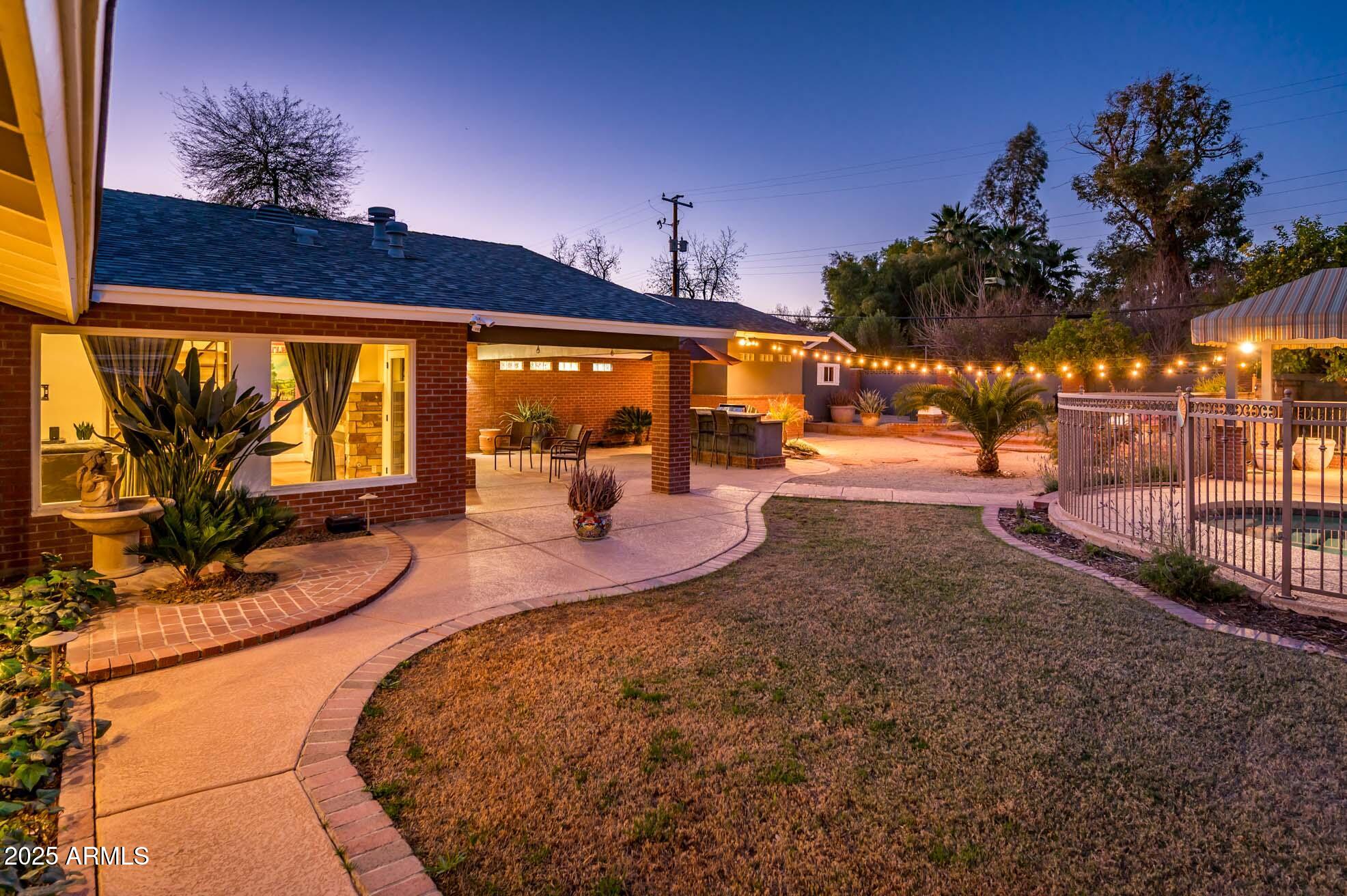 220 W SAN JUAN Avenue