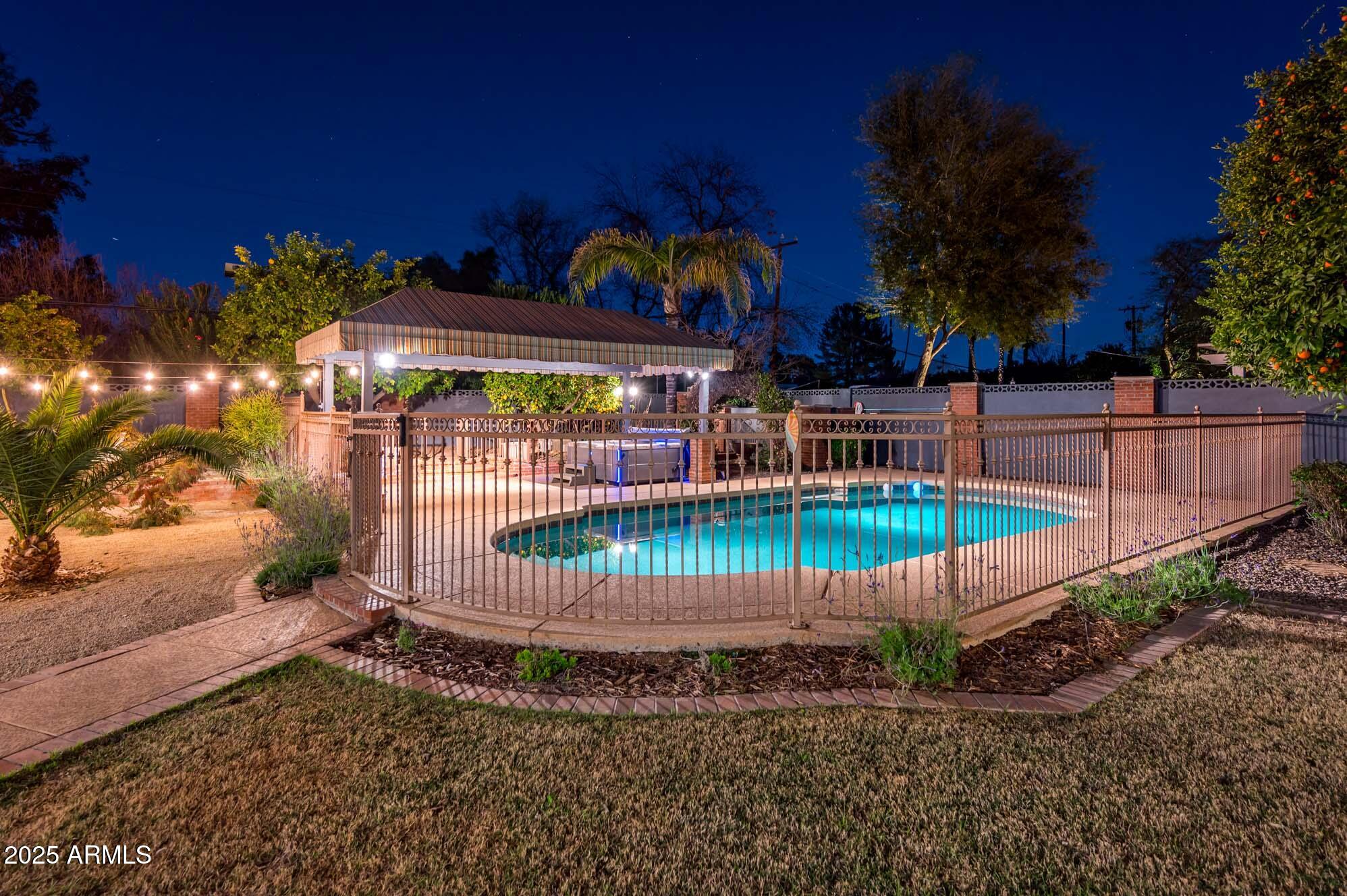 220 W SAN JUAN Avenue