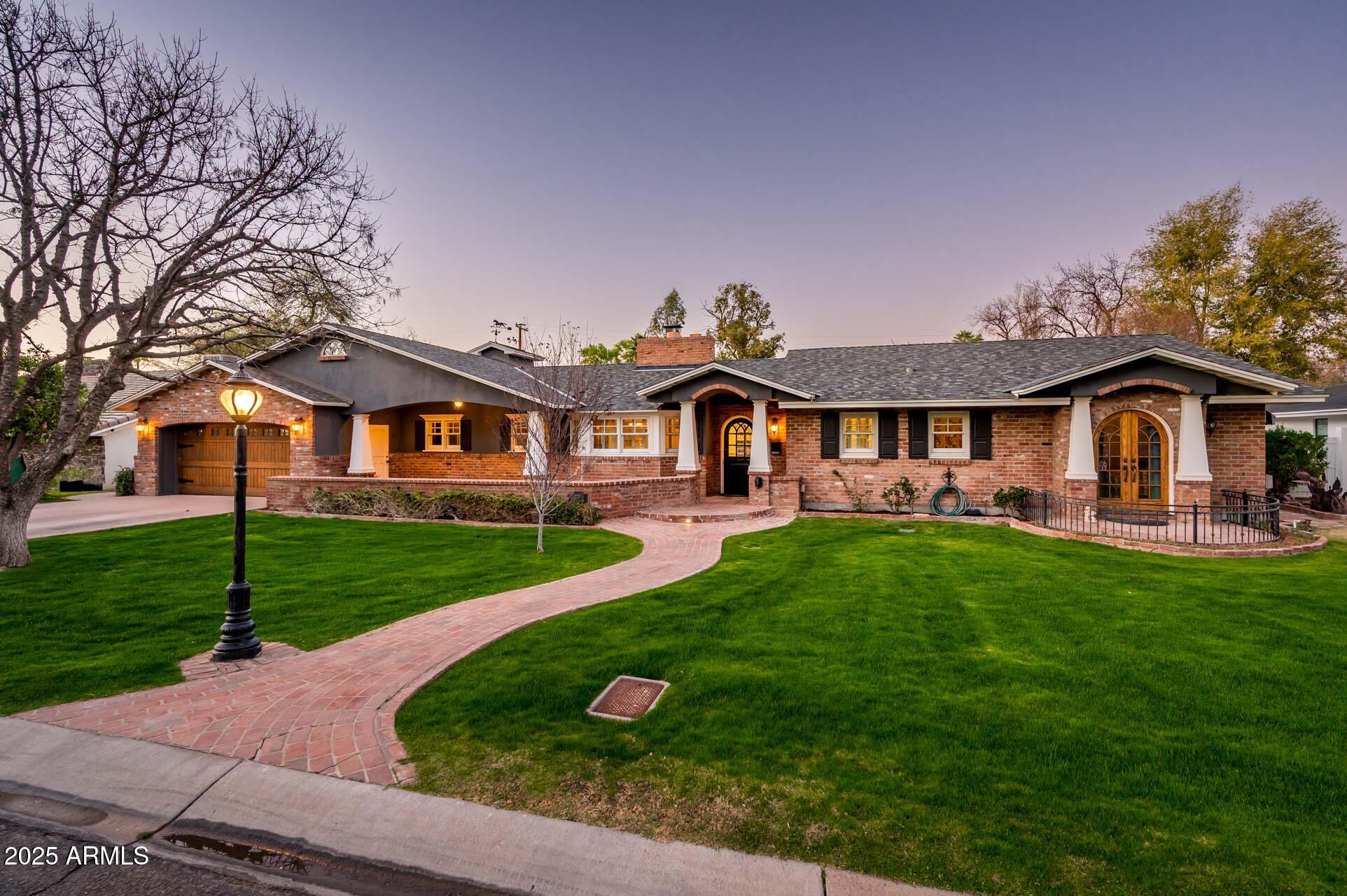 220 W SAN JUAN Avenue