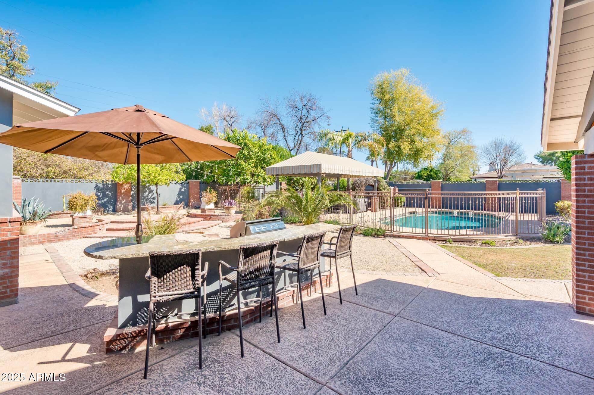 220 W SAN JUAN Avenue