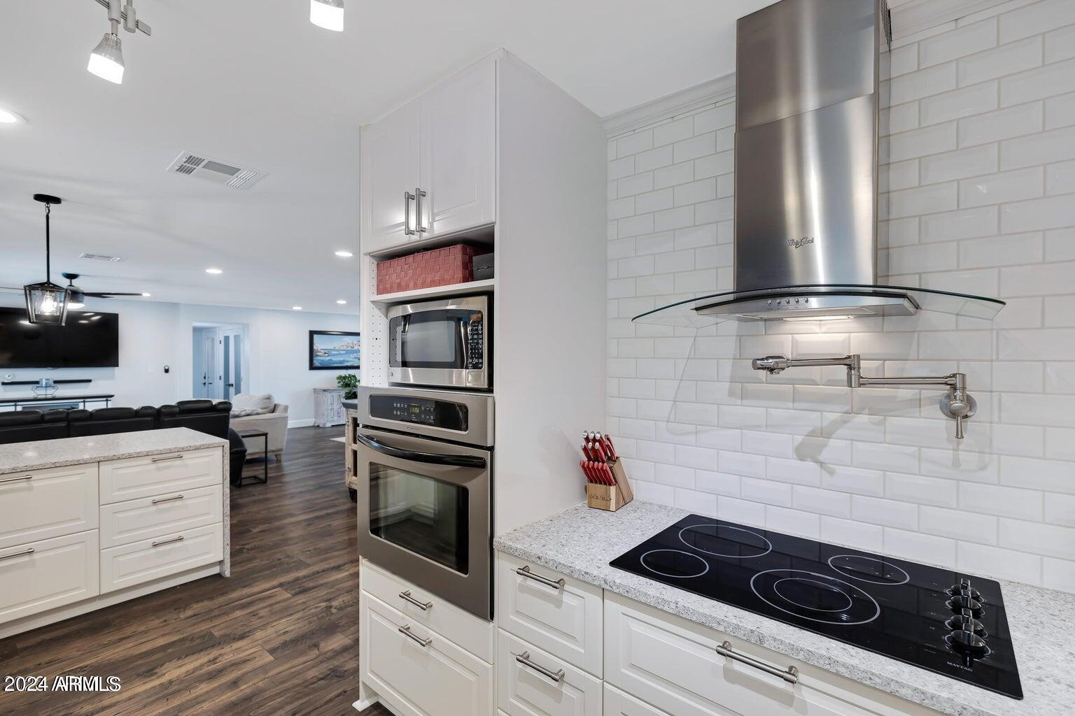 8259 E MULBERRY Lane