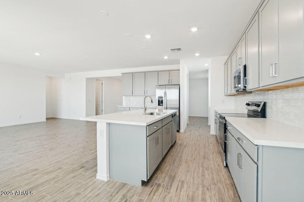 2707 E ABE TRUCKLE Avenue