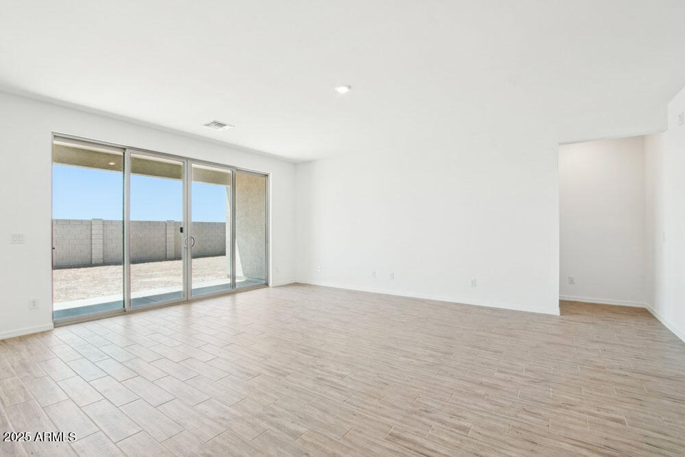 2707 E ABE TRUCKLE Avenue