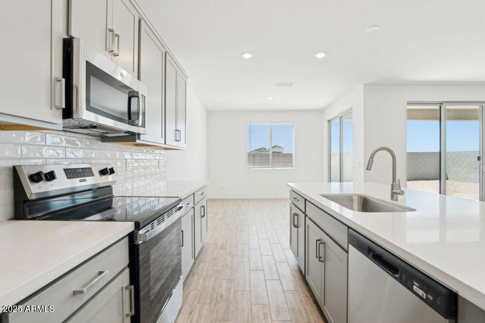 2707 E ABE TRUCKLE Avenue