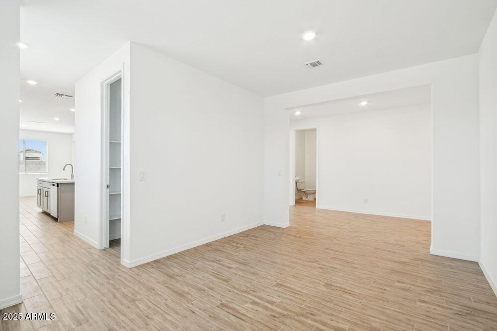 2707 E ABE TRUCKLE Avenue